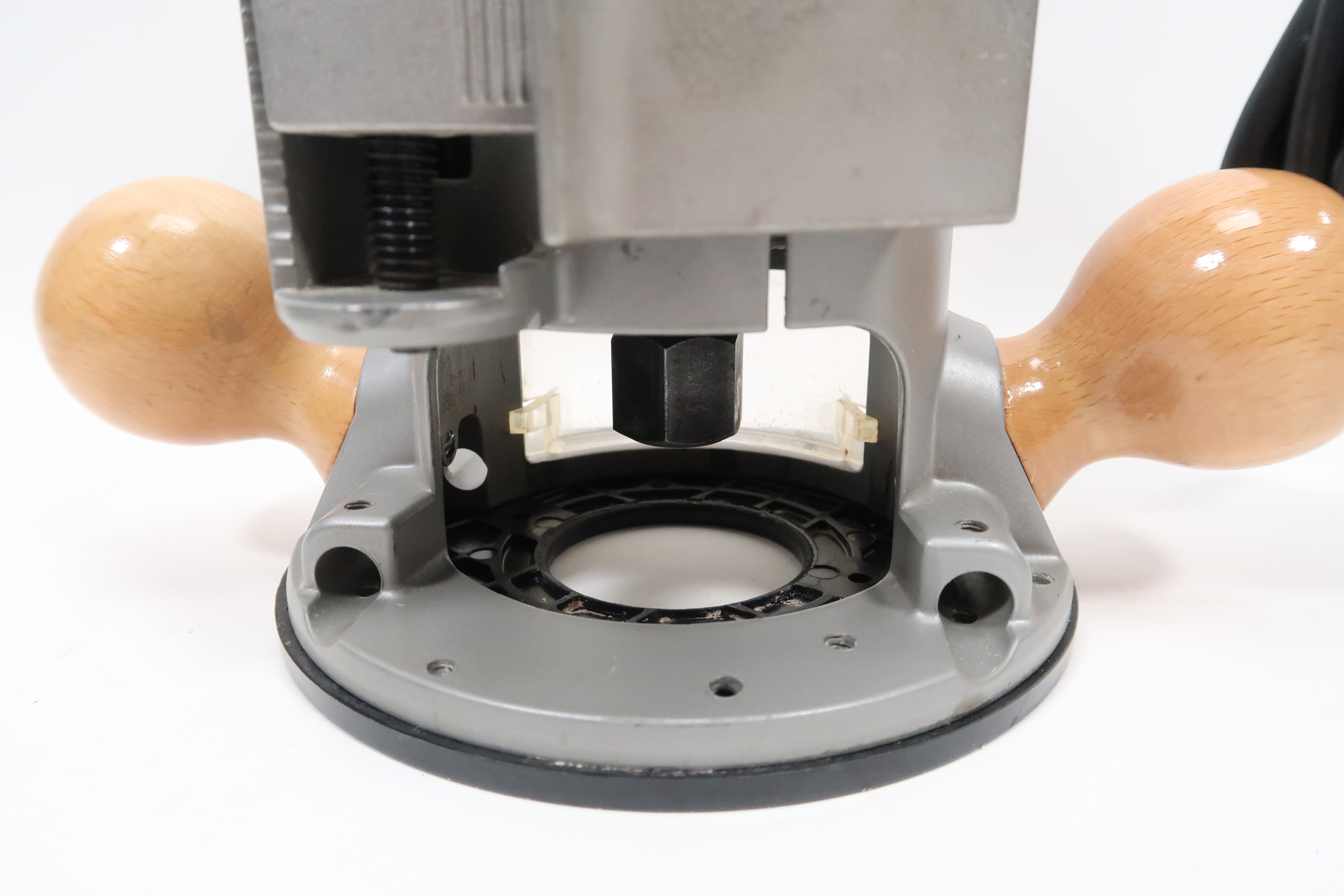 Bosch 1617 12 Amp 2.25 Horse Power Variable Speed FixedBase Router