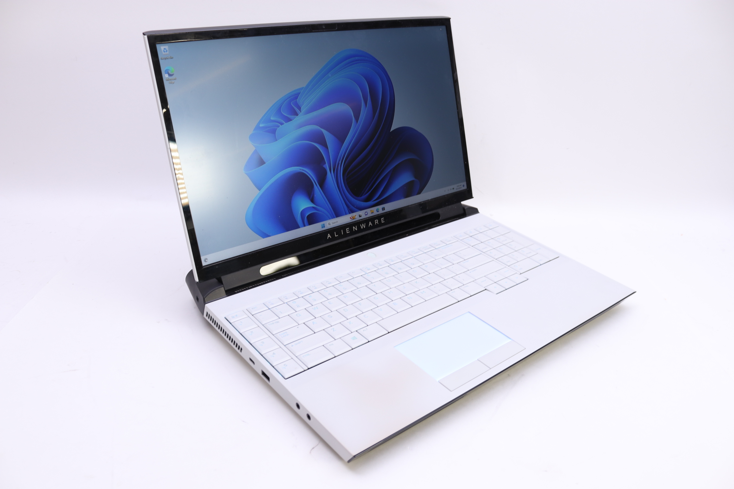 Alienware Area 51M P38E Core i7-9700K 2.6 GHz RTX 2080 32GB RAM 1.5TB ...