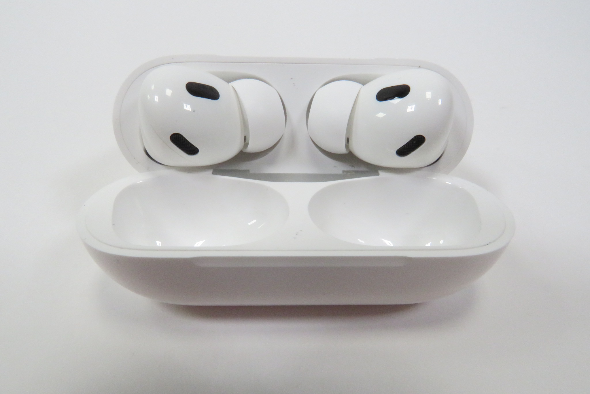 Apple AirPods Pro 2nd Gen MV7N2AM/A Active Noise Cancelling