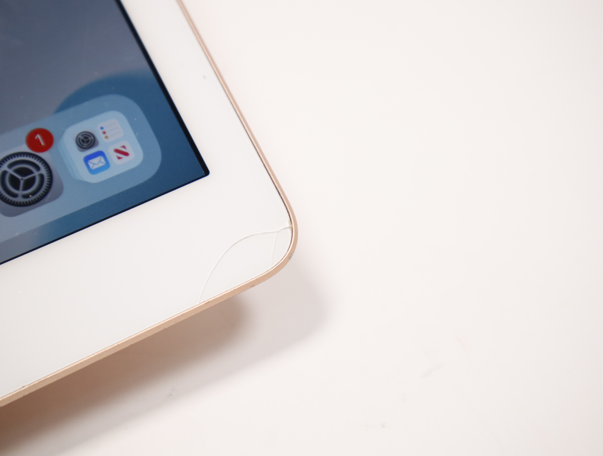 Apple iPad 6th Gen A1954 MRM82LL/A 128GB Wi-Fi/Cellular 4G T