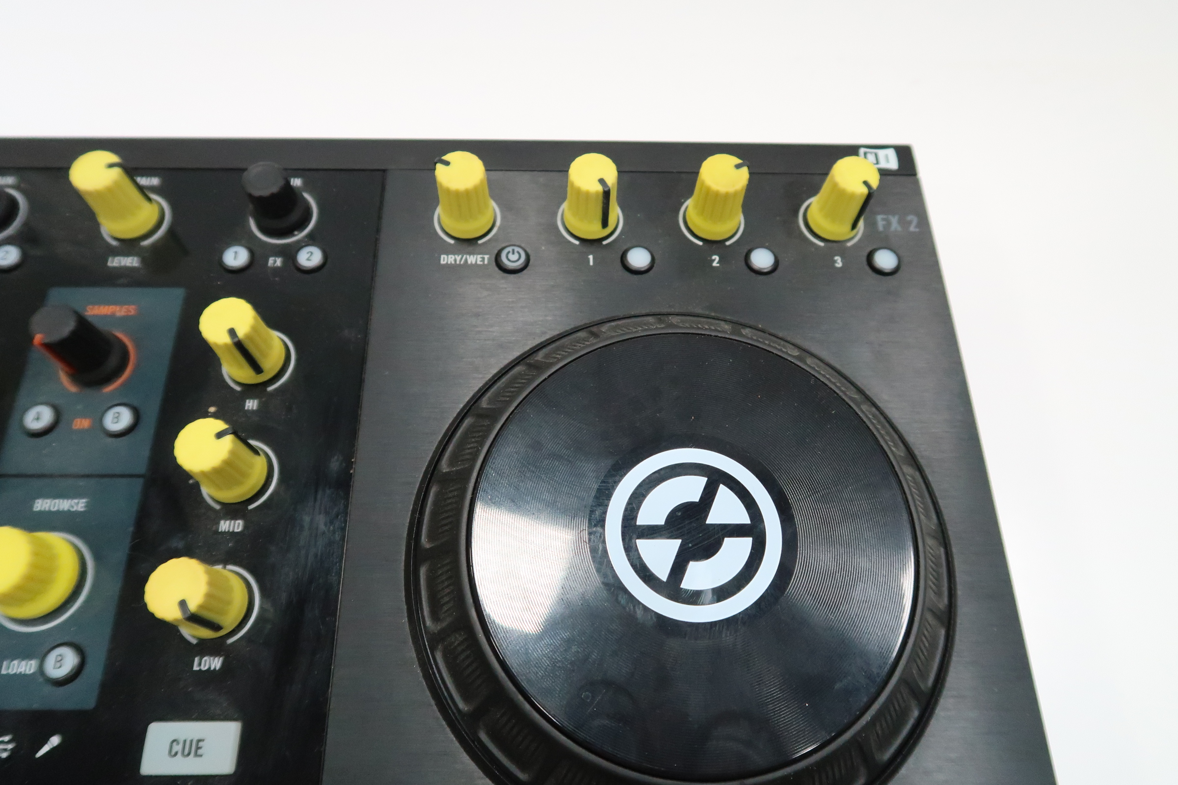 Native Instruments Traktor Kontrol S2 MK1 DJ Controller 6390