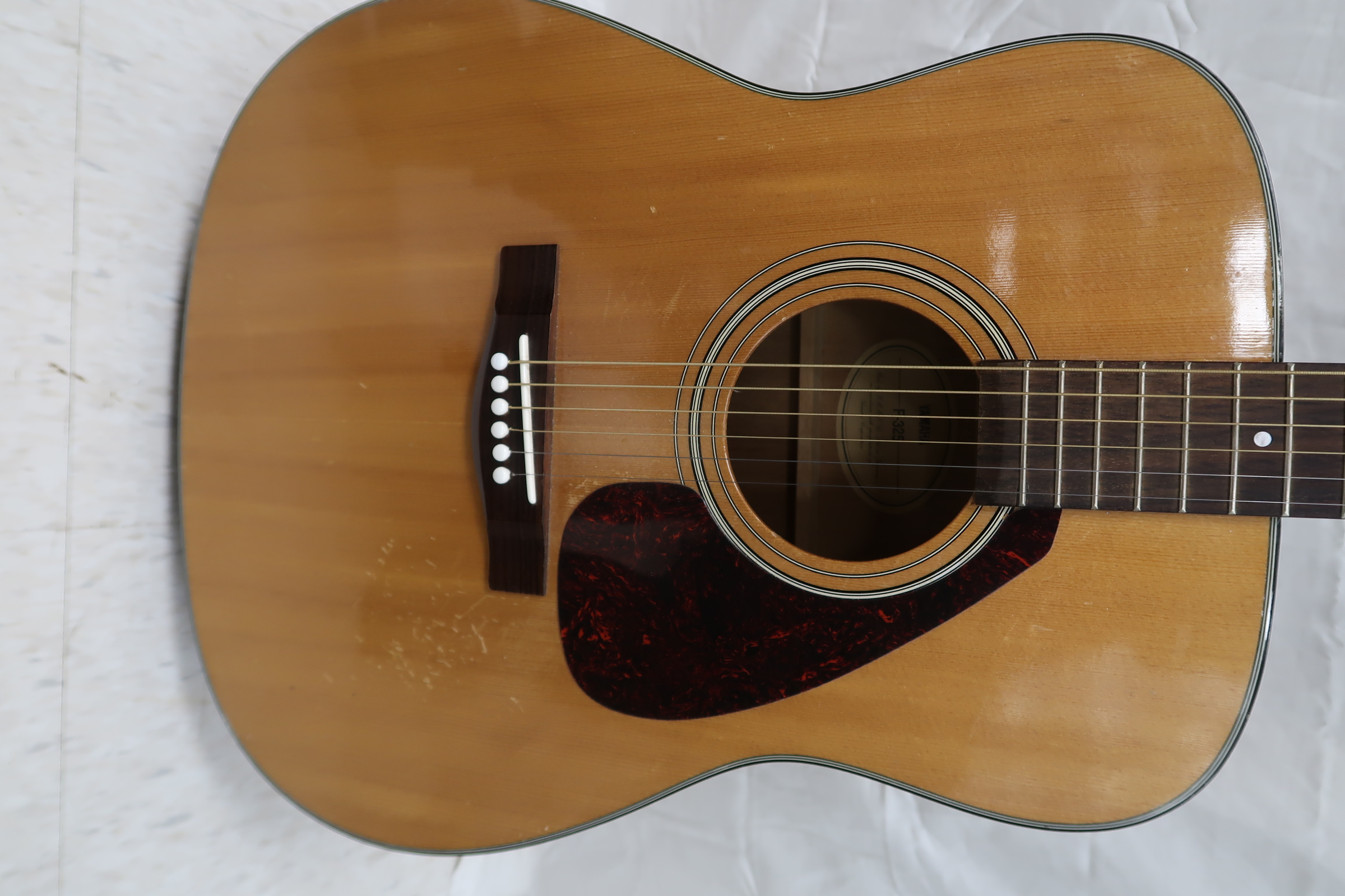 Yamaha F325 Acoustic Folk 6 String Guitar