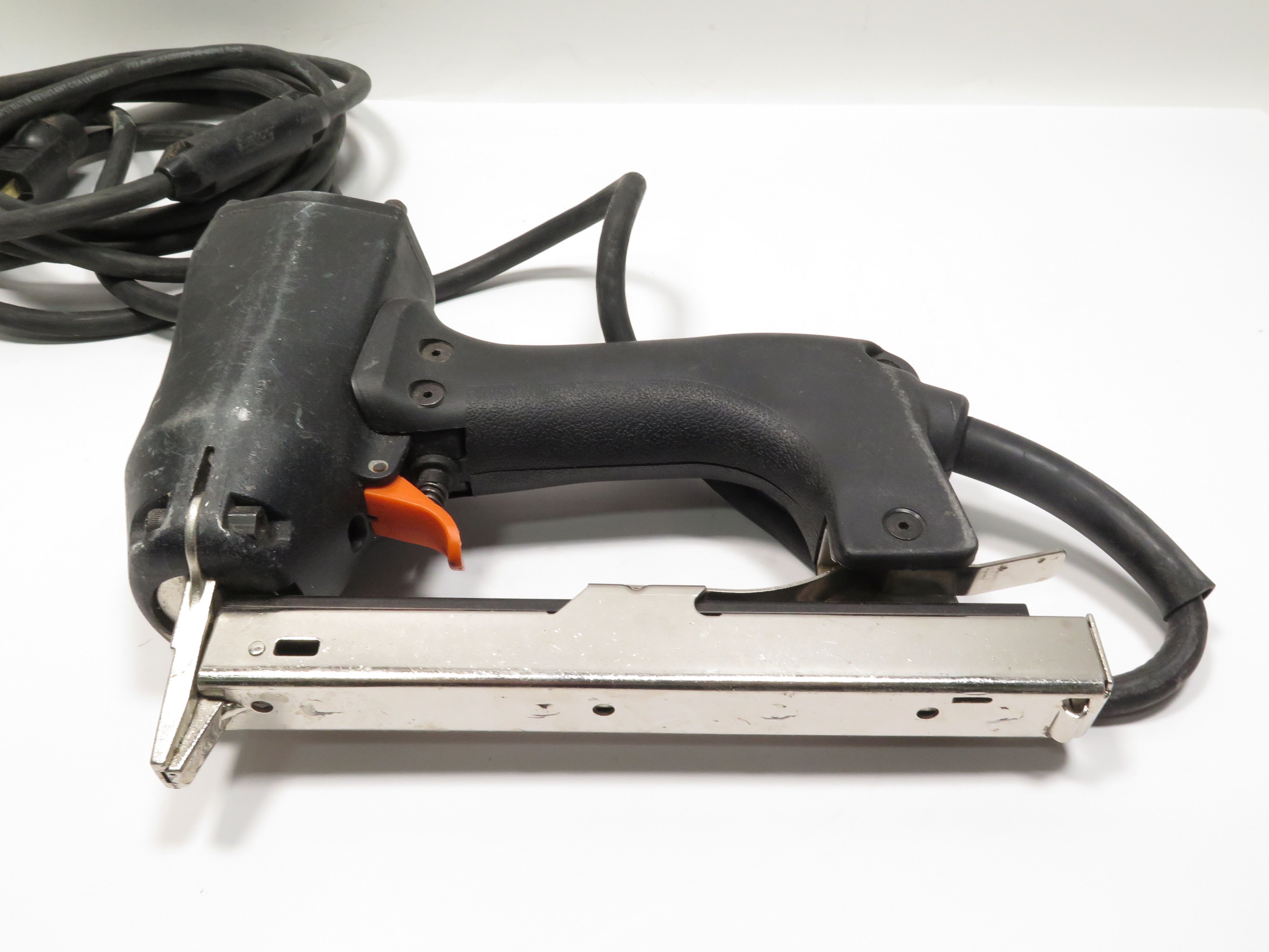 DuoFast ENC5418B 20ga 9/16" X 3/16" Narrow Crown Electric Carpetpro