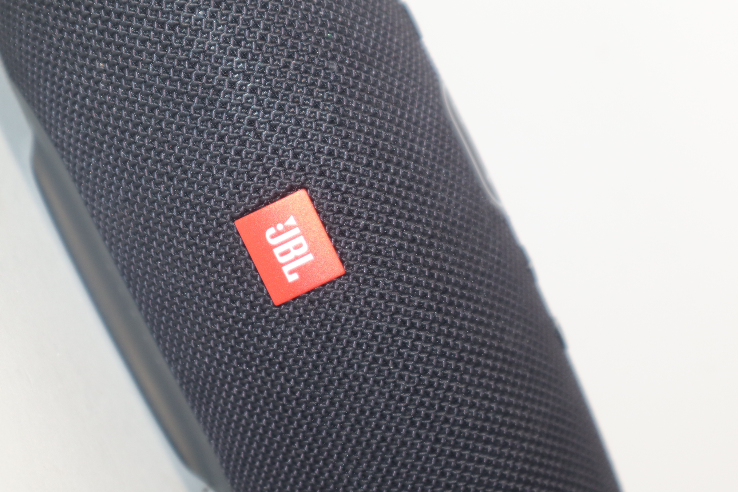 JBL Charge 4 JBLCHARGE4BLKAM Black 30-Watts Portable Bluetooth Speaker 6520