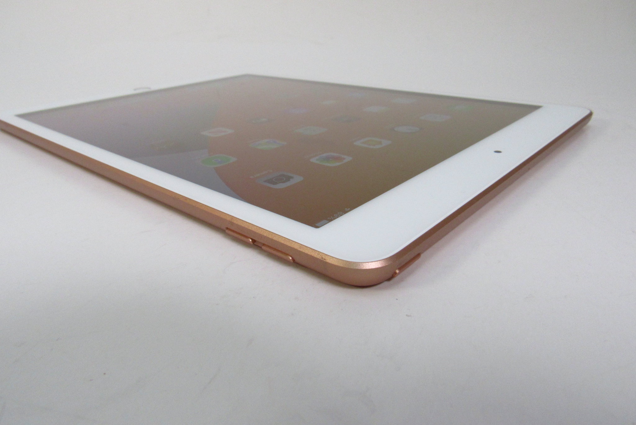 Apple iPad 8th Generation MYLC2LL/A 32GB 10.2'' Wi-Fi Tablet - Gold