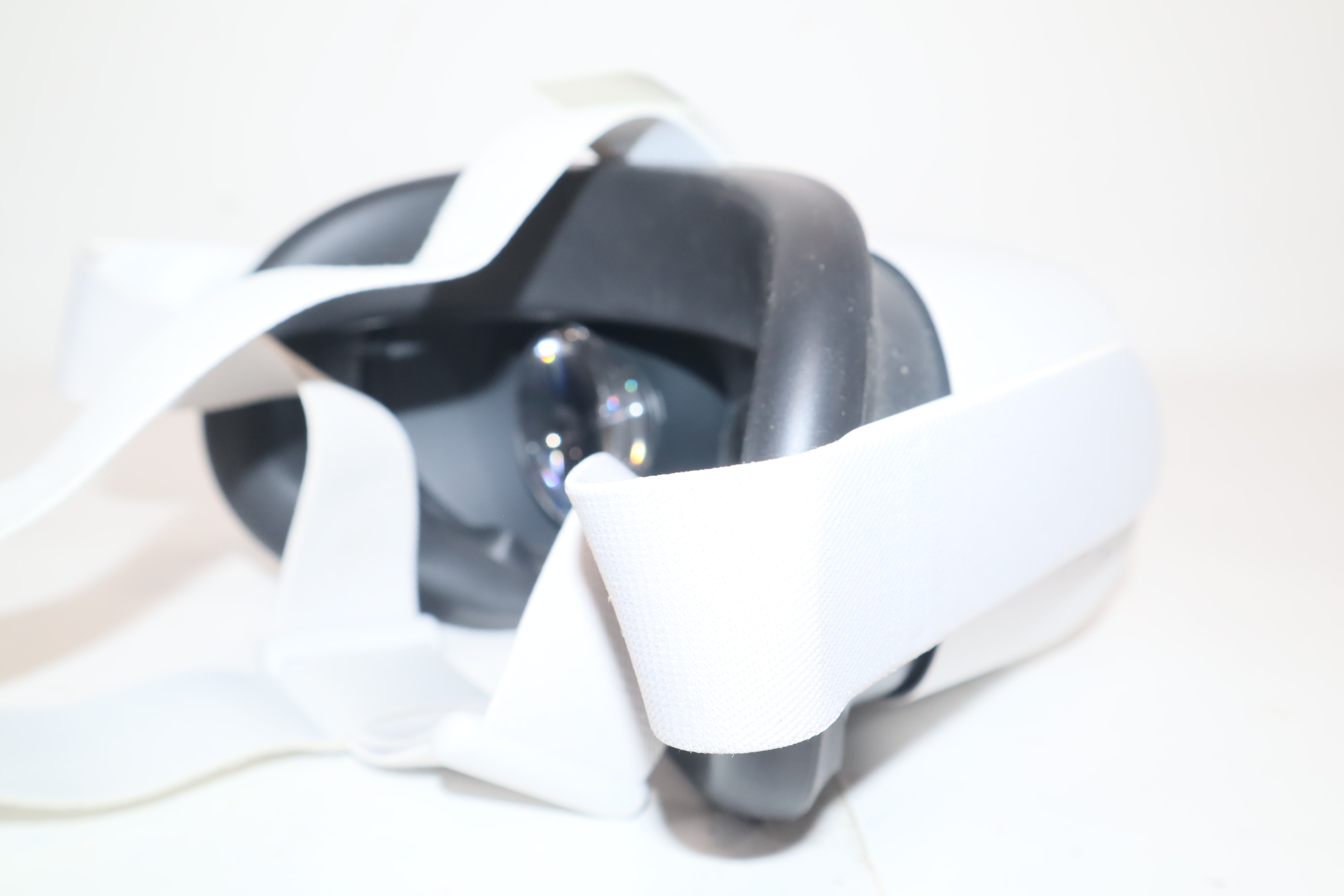 Meta KW49CM Oculus Quest 2 Advanced All-In-One 128GB Virtual