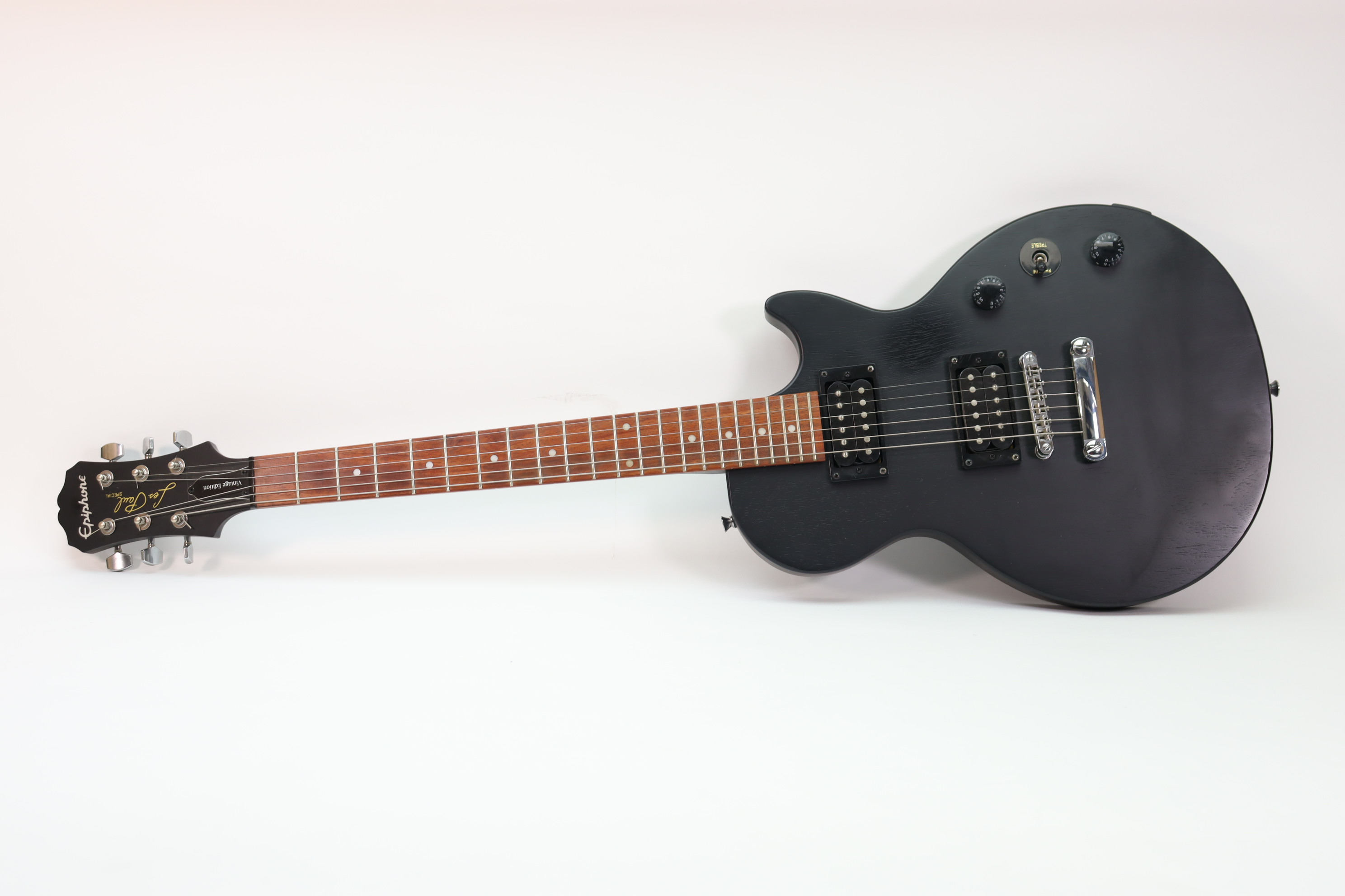 Epiphone Les Paul Special Satin E1 Electric Guitar Ebony - Right