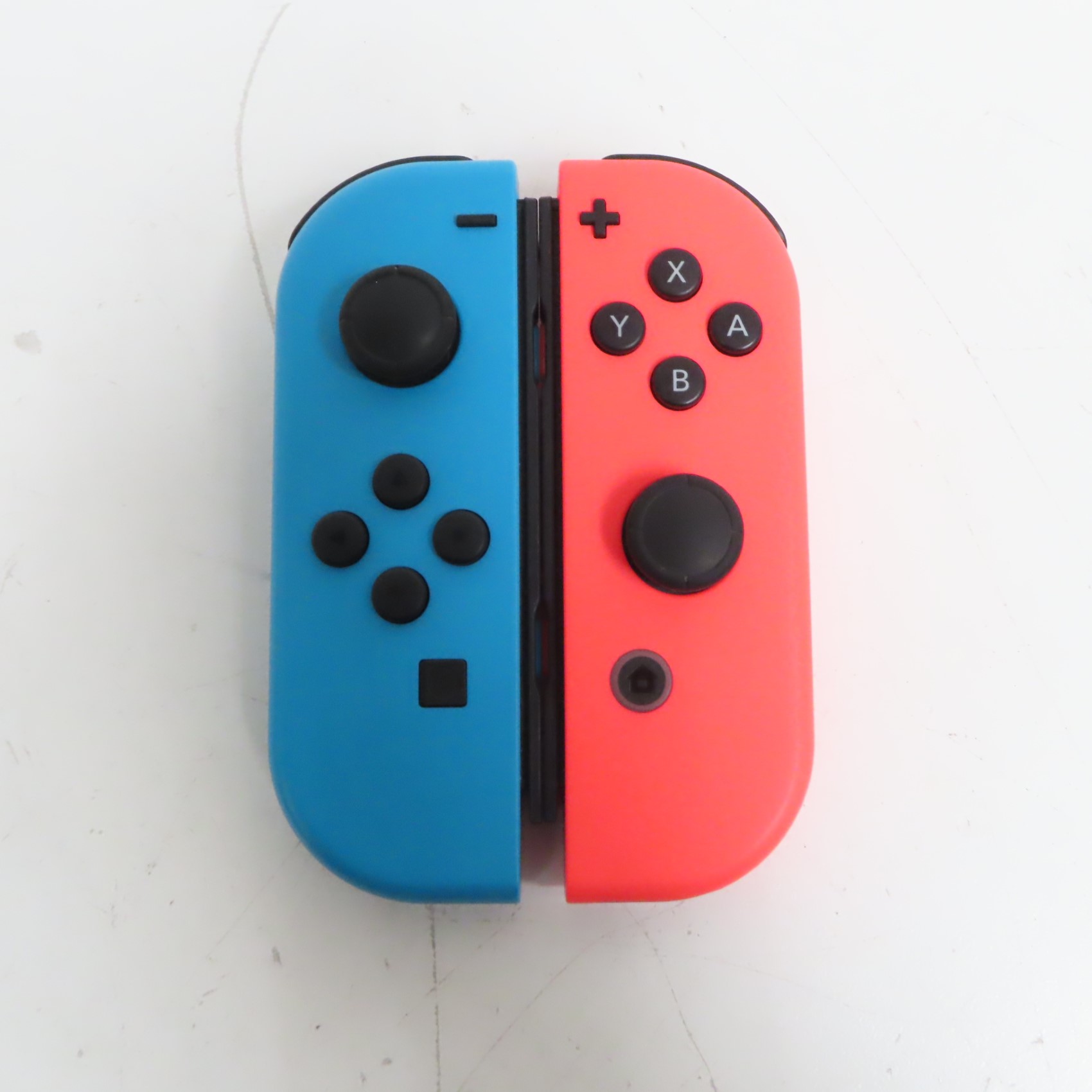 Nintendo HAC-001(-01) Switch 32GB Video Game Console - Red/Blue