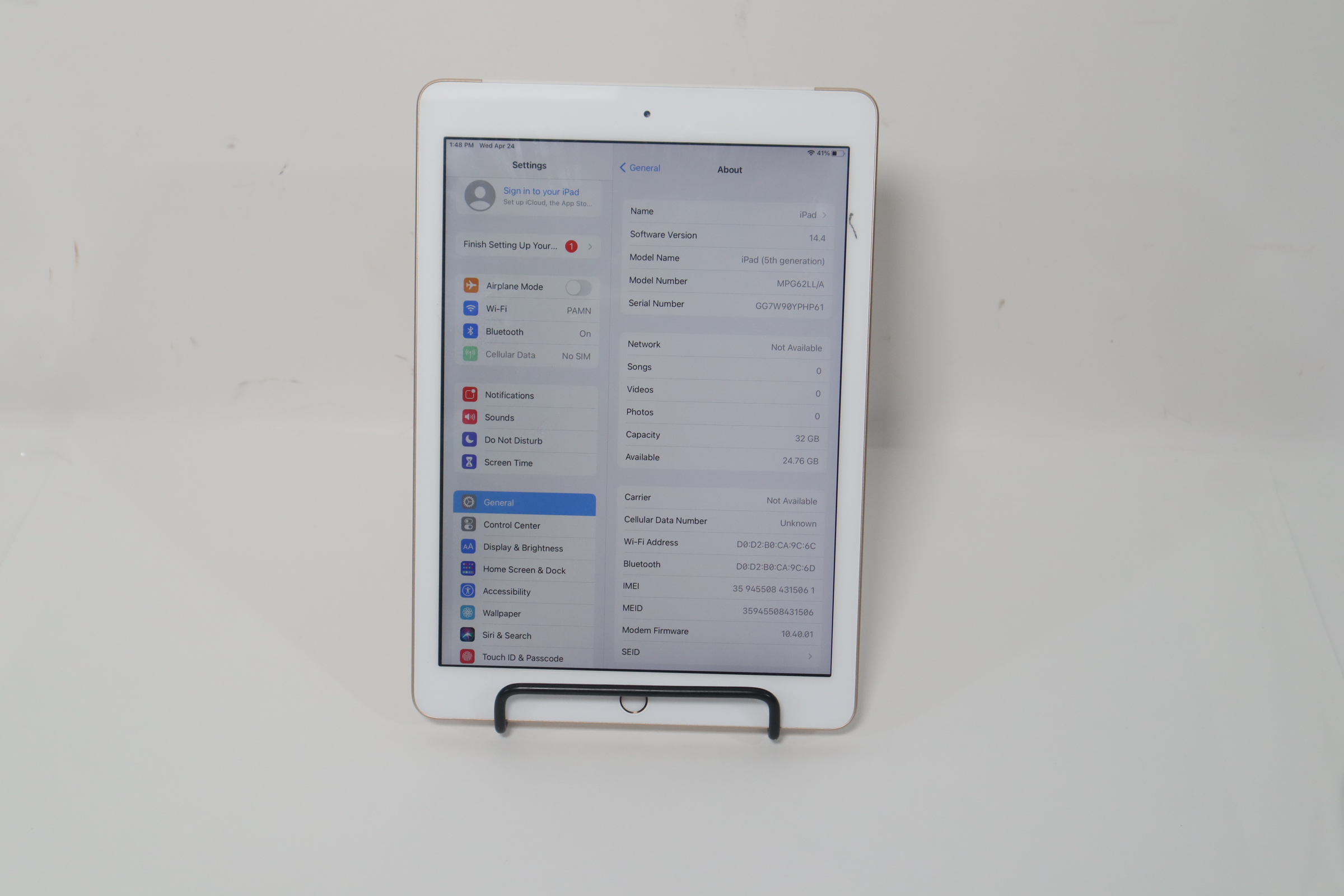 Apple iPad Gen 5 MPG62LL/A Unlocked 32GB 9.7