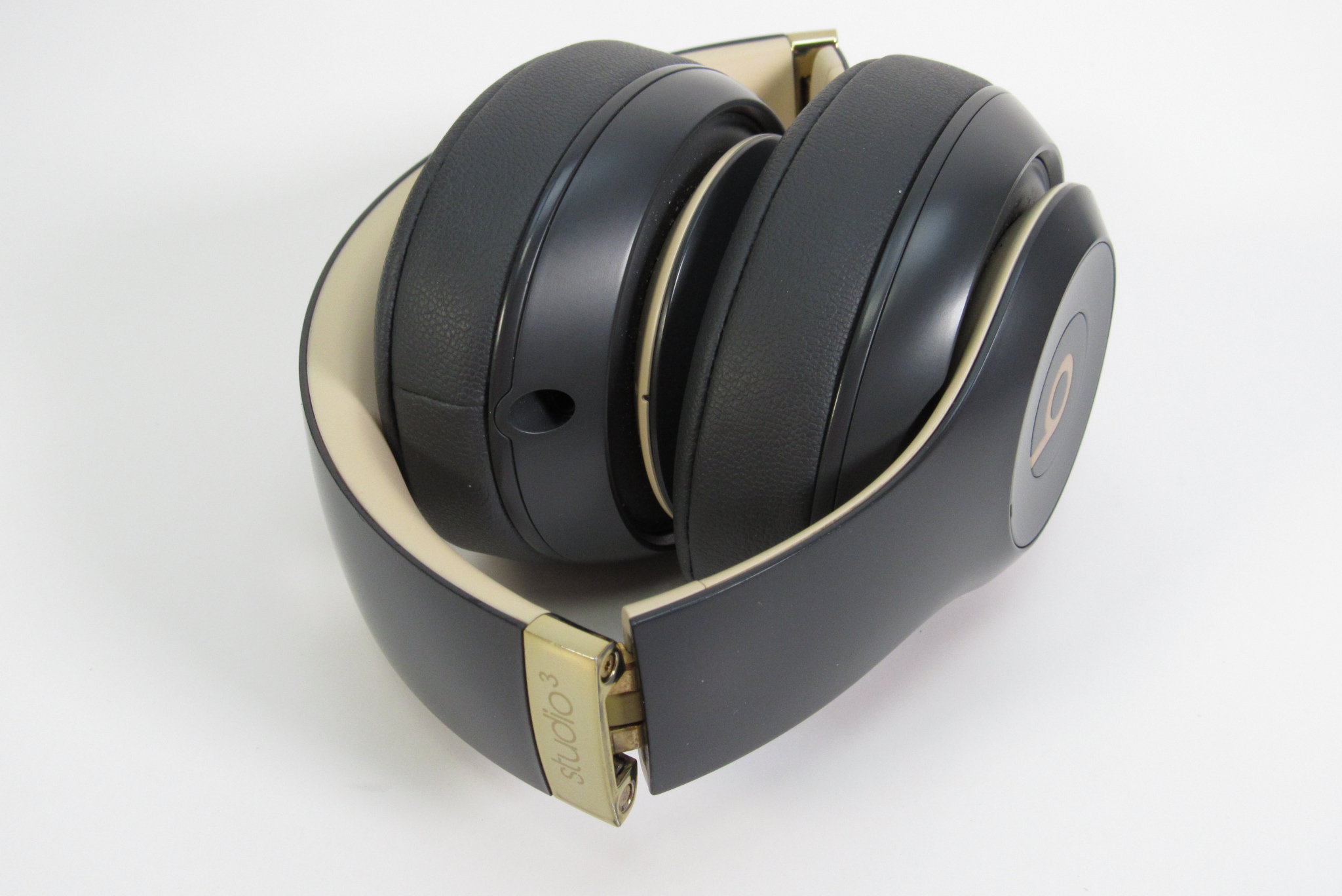 Beats Studio 3 (MXJ92LL/A) Wireless Bluetooth Over-Ear