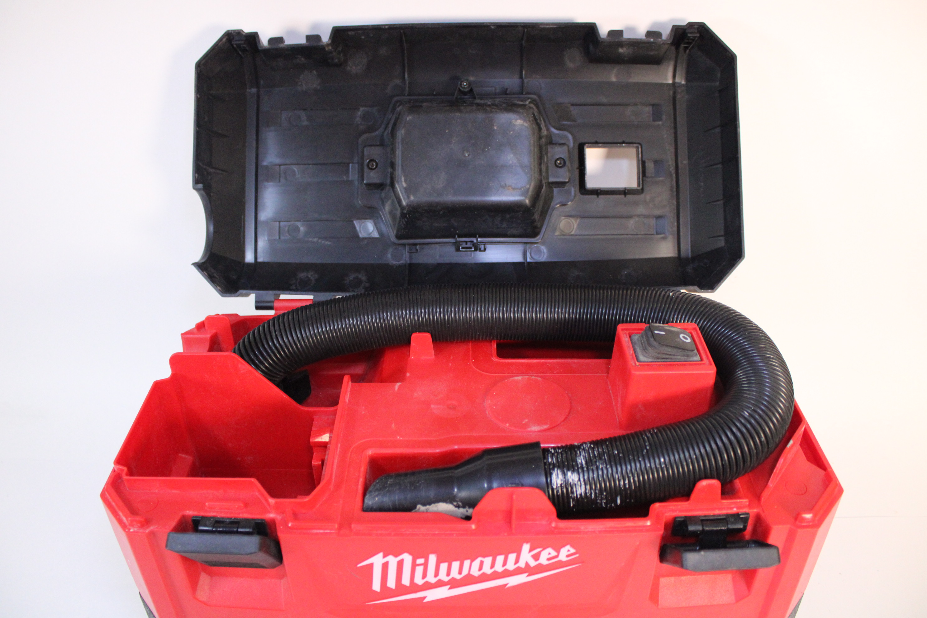 Milwaukee 088020 18V 2 Gal. LithiumIon Cordless Wet/Dry Vacuum Vacuum