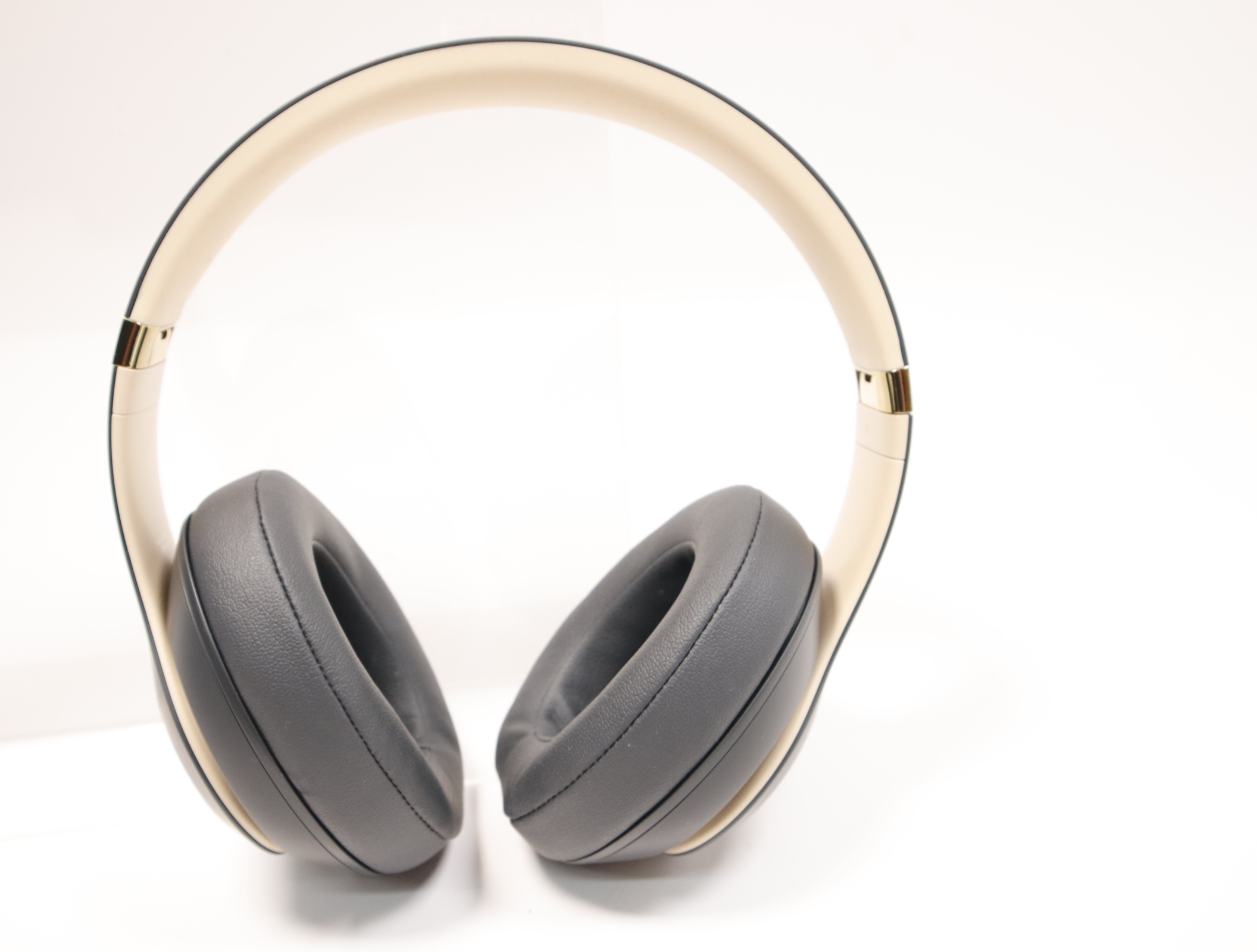 Beats Studio 3 MXJ2LL/A A1914 Shadow Gray Wireless Headphones Over