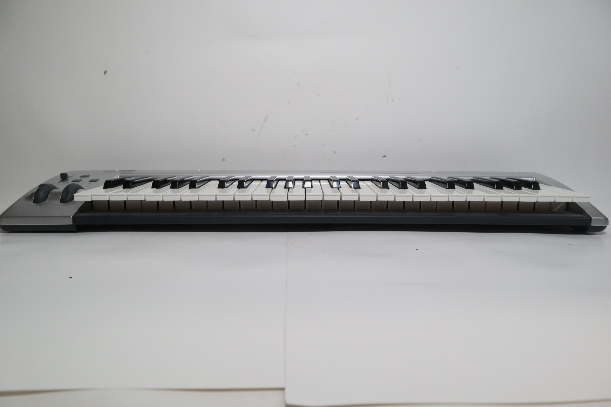 M-Audio KEYSTUDIO MIDI Controller 49 Key Keyboard Mixer 7525