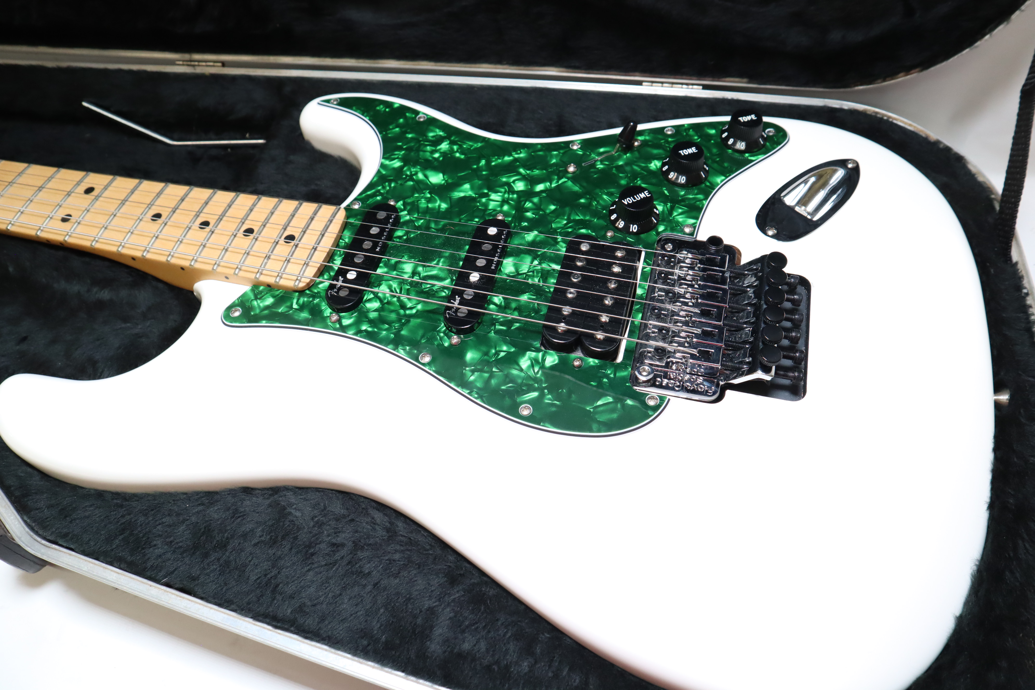 Fender Stratocaster Floyd Rose HSS Right Handed 6 String