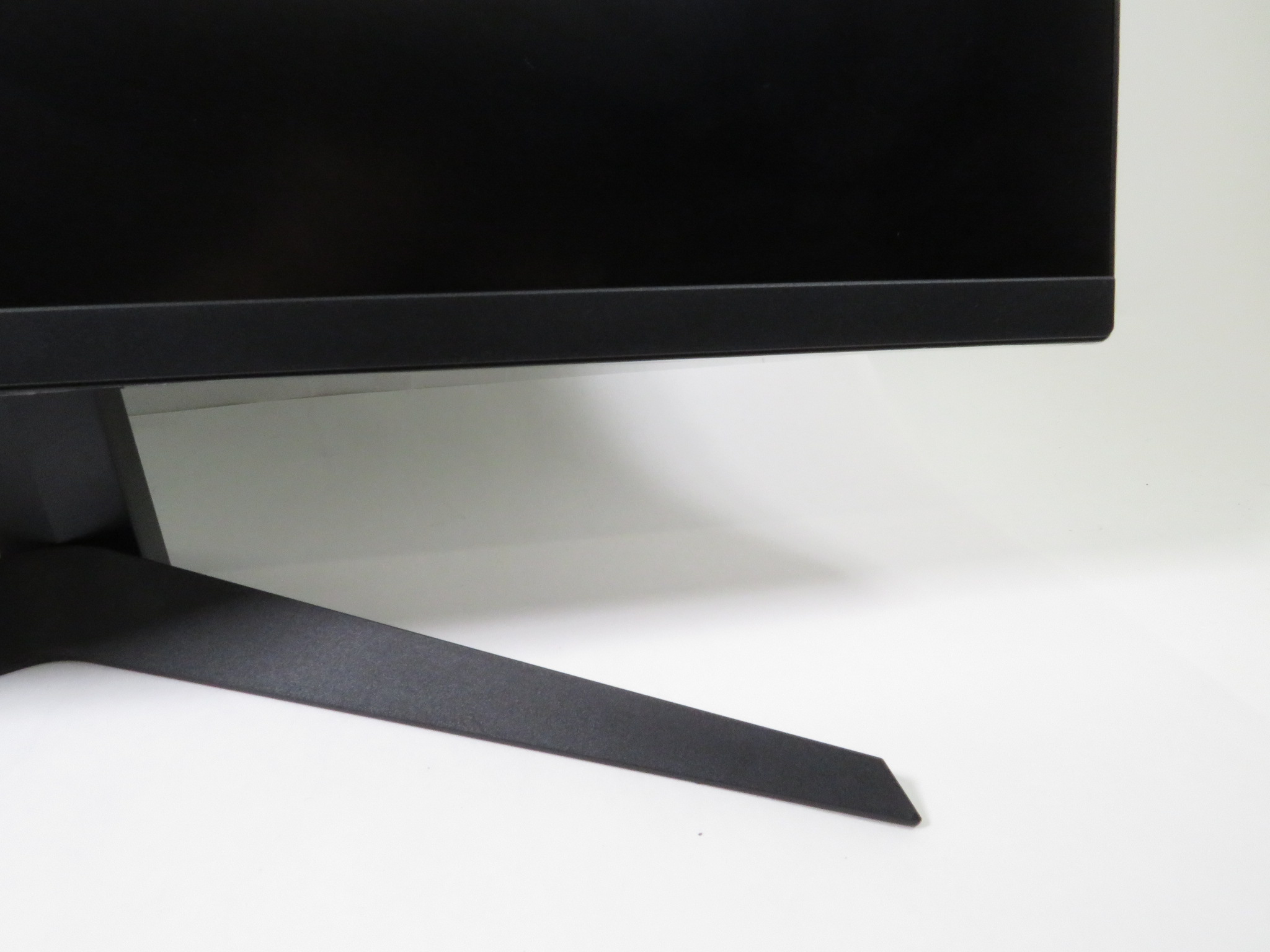 LG 27GQ40WB 27" UltraGear Monitor