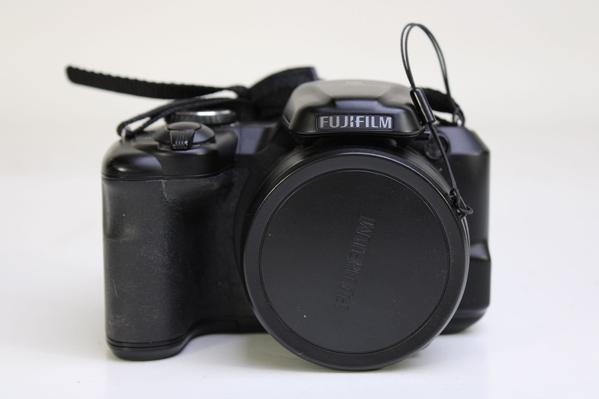 Fujifilm FinePix S8600 16 MP 720p HD Digital Point-And-Shoot Camera