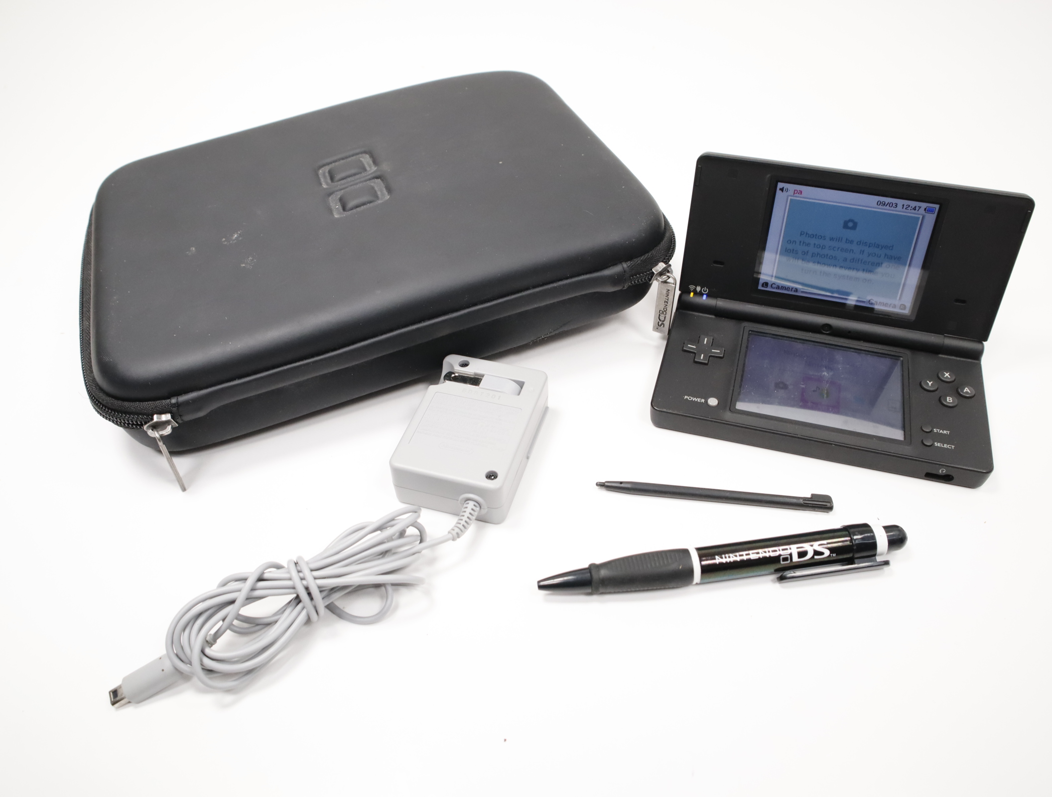 Nintendo DSi store Black Handheld System W/ Charger & 3 Games