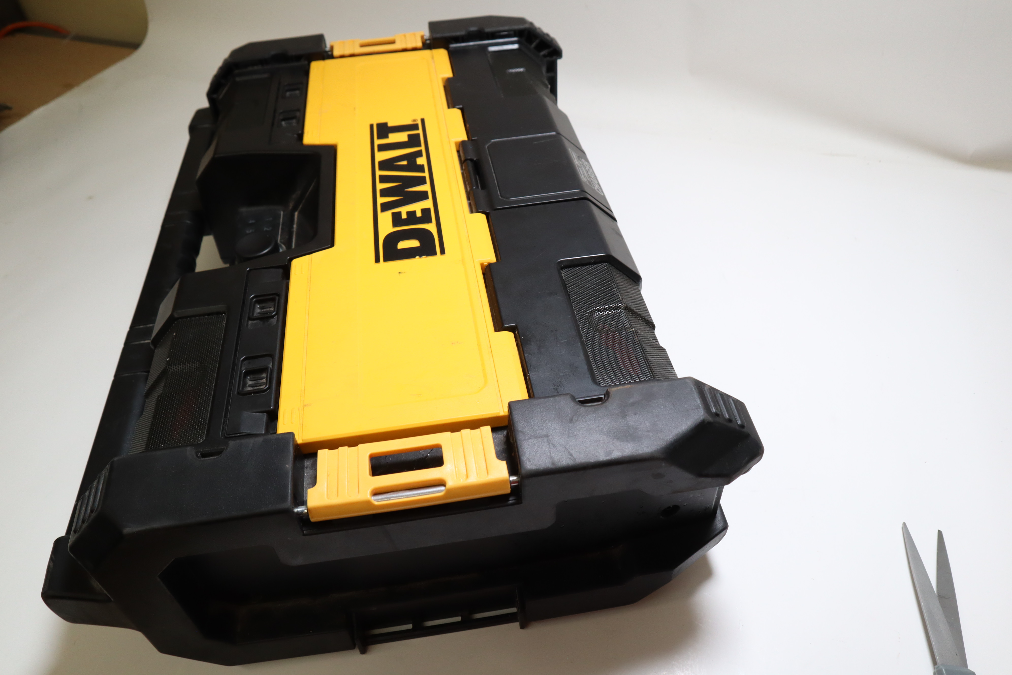DeWalt DWST08810 ToughSystem Bluetooth Music Charger Portable Radio