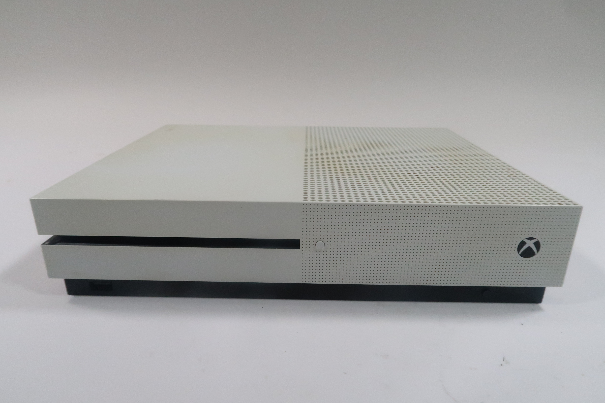 Microsoft Xbox One S 1TB Fortnite Console Bundle - White | Achetez sur
