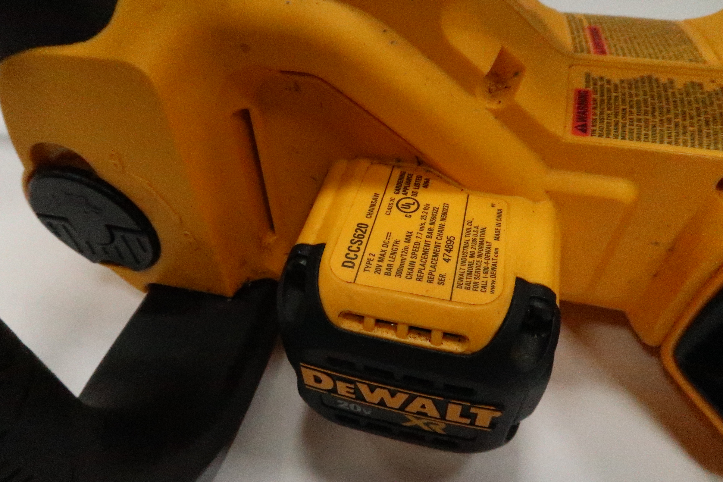 DeWalt DCCS620 20V MAX 12in. Brushless Battery Powered Chainsaw Kit 9197