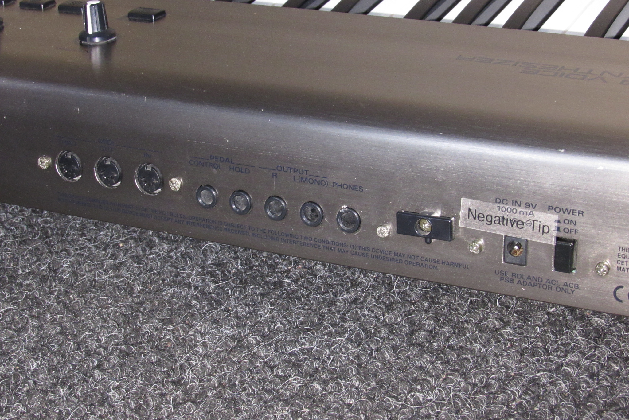 Roland RS-9 88-Key 64-Voice Keyboard Synthesizer - Local