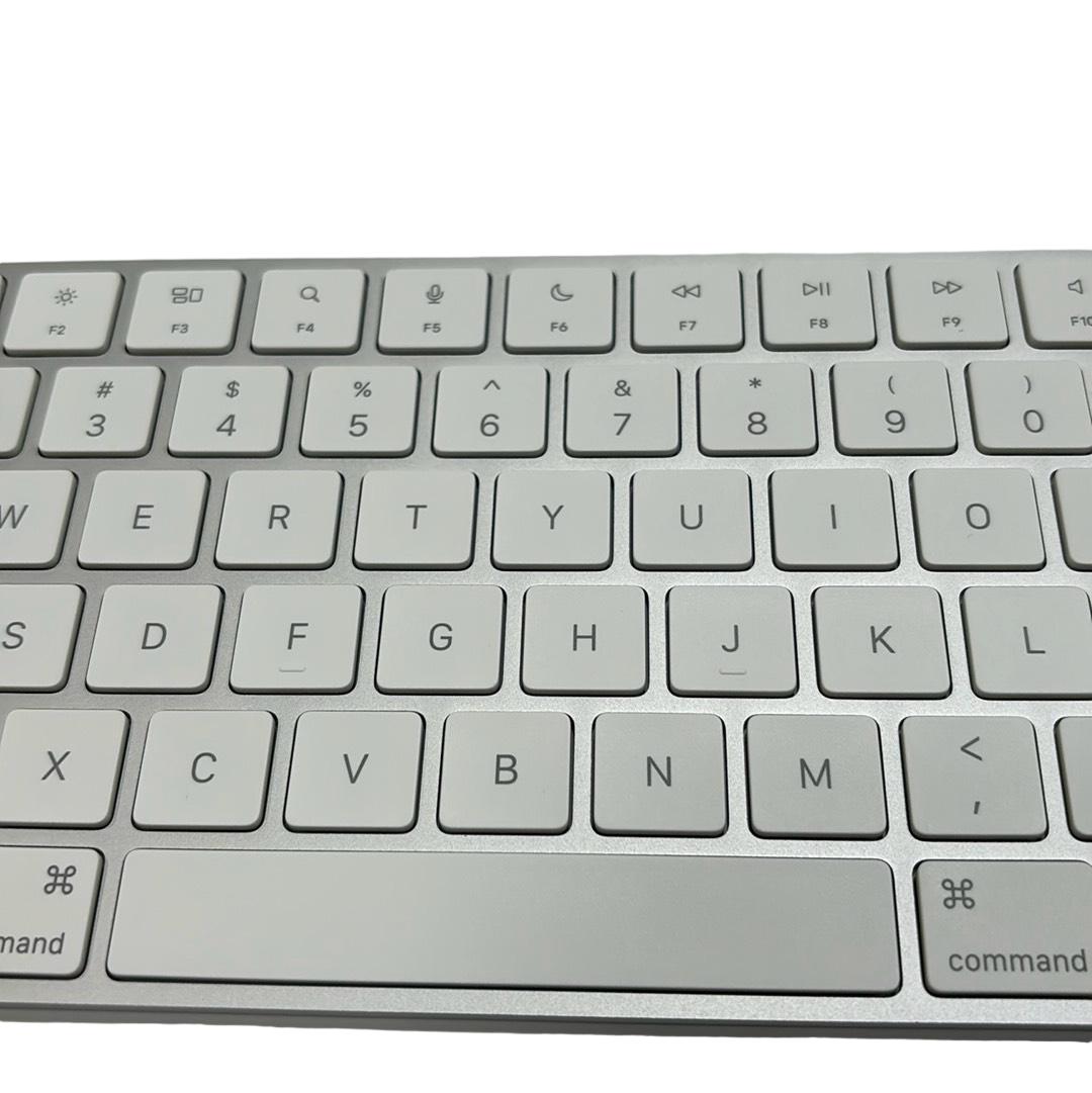 Apple MK293LL/A Touch ID Magic Keyboard - Silver/White 1712