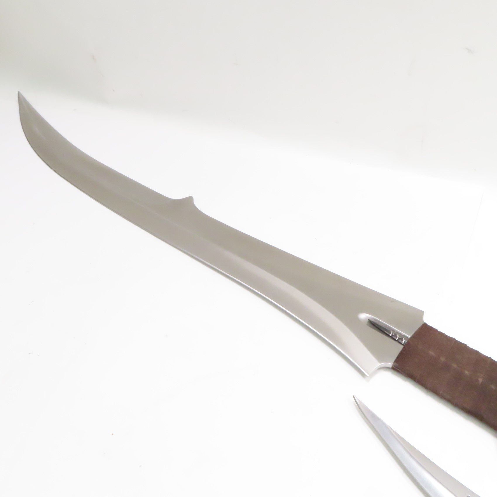 United Cutlery KR0038A Kit Rae Avoloch Mithrodin Sword (Local Pick-Up Only)