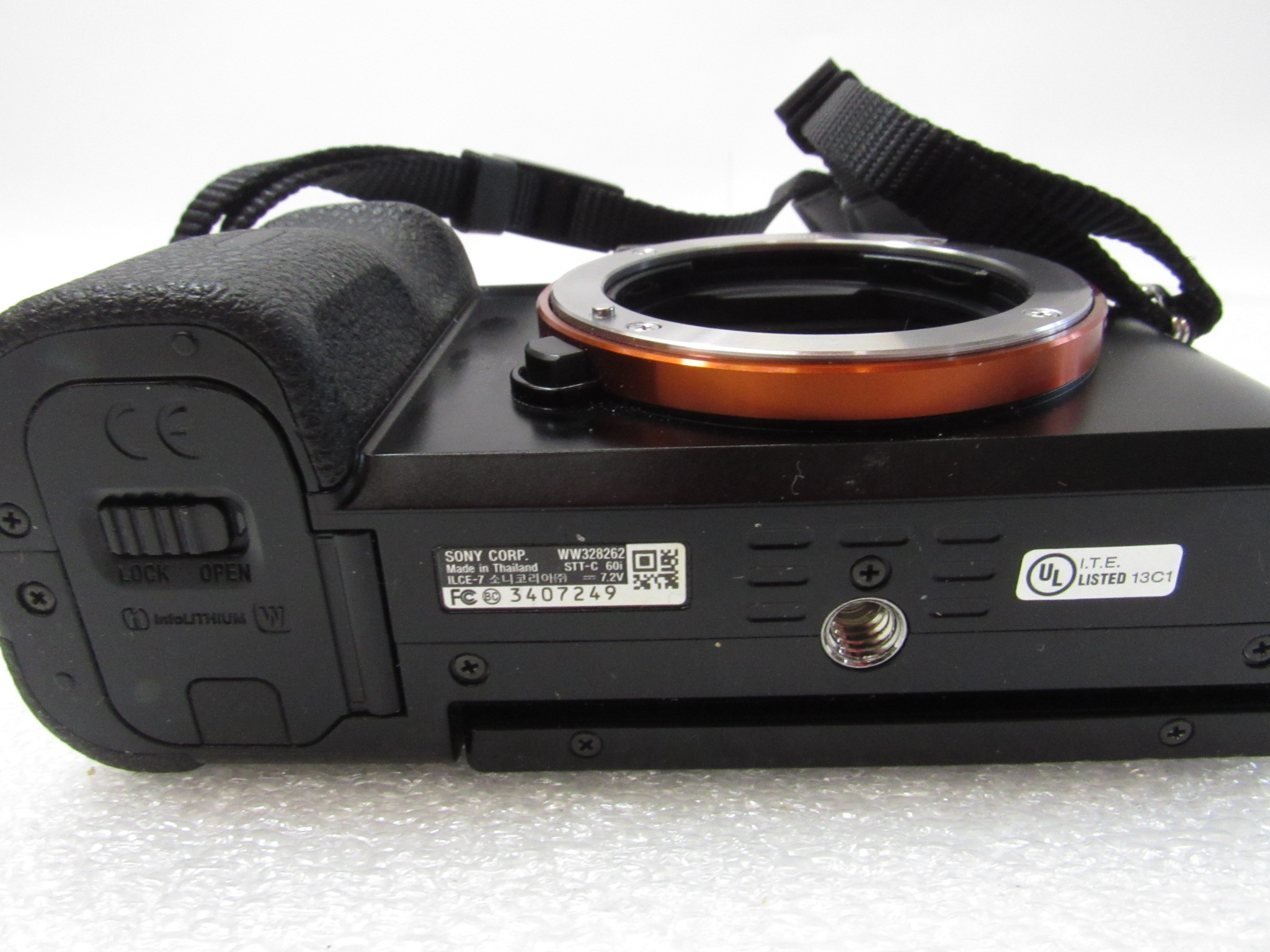 Sony α7 WW328262 & レンズ SEL2870 Sony α7 WW328262 & レンズ SEL2870 極美品】SONY 28-70 ズームレンズ