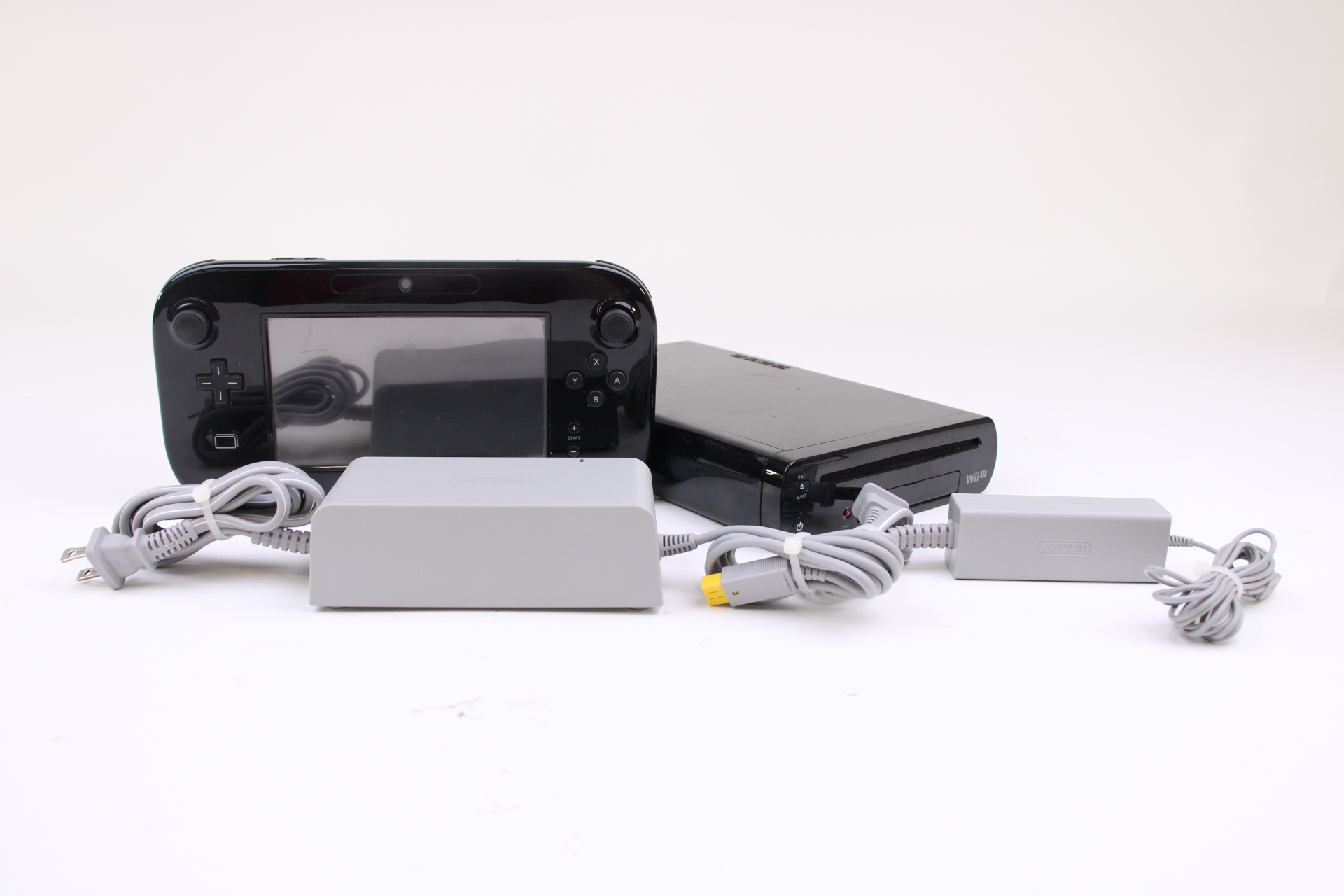 Black Nintendo hotsell Wii U Deluxe 32GB WUP-101 (02) CONSOLE, Power, AV Cables