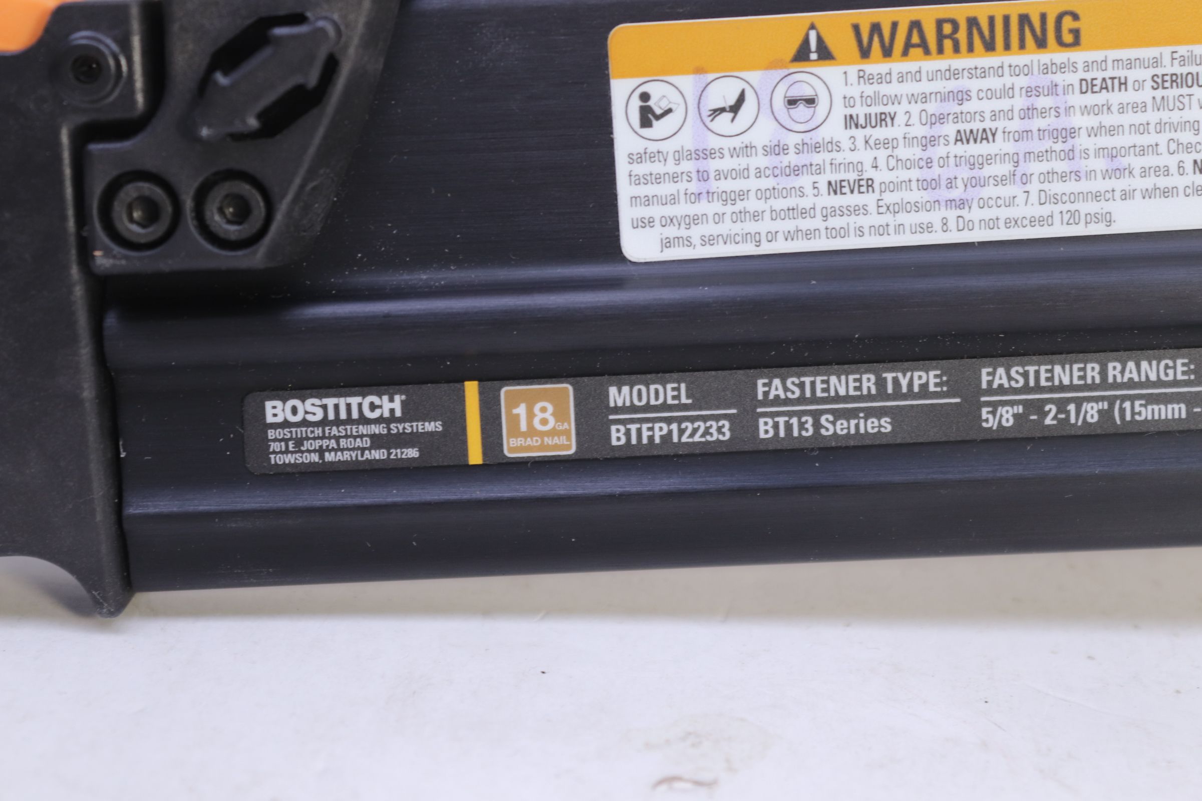 BOSTITCH BTFP12233 5/8" 21/8" Smart Point 18Gauge Pneumatic Brad Nailer