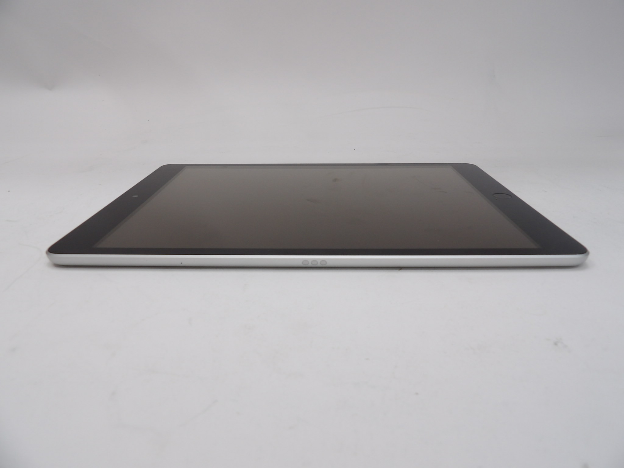 Apple iPad 9th Gen MK2L3LL/A 64GB Tablet 10.2