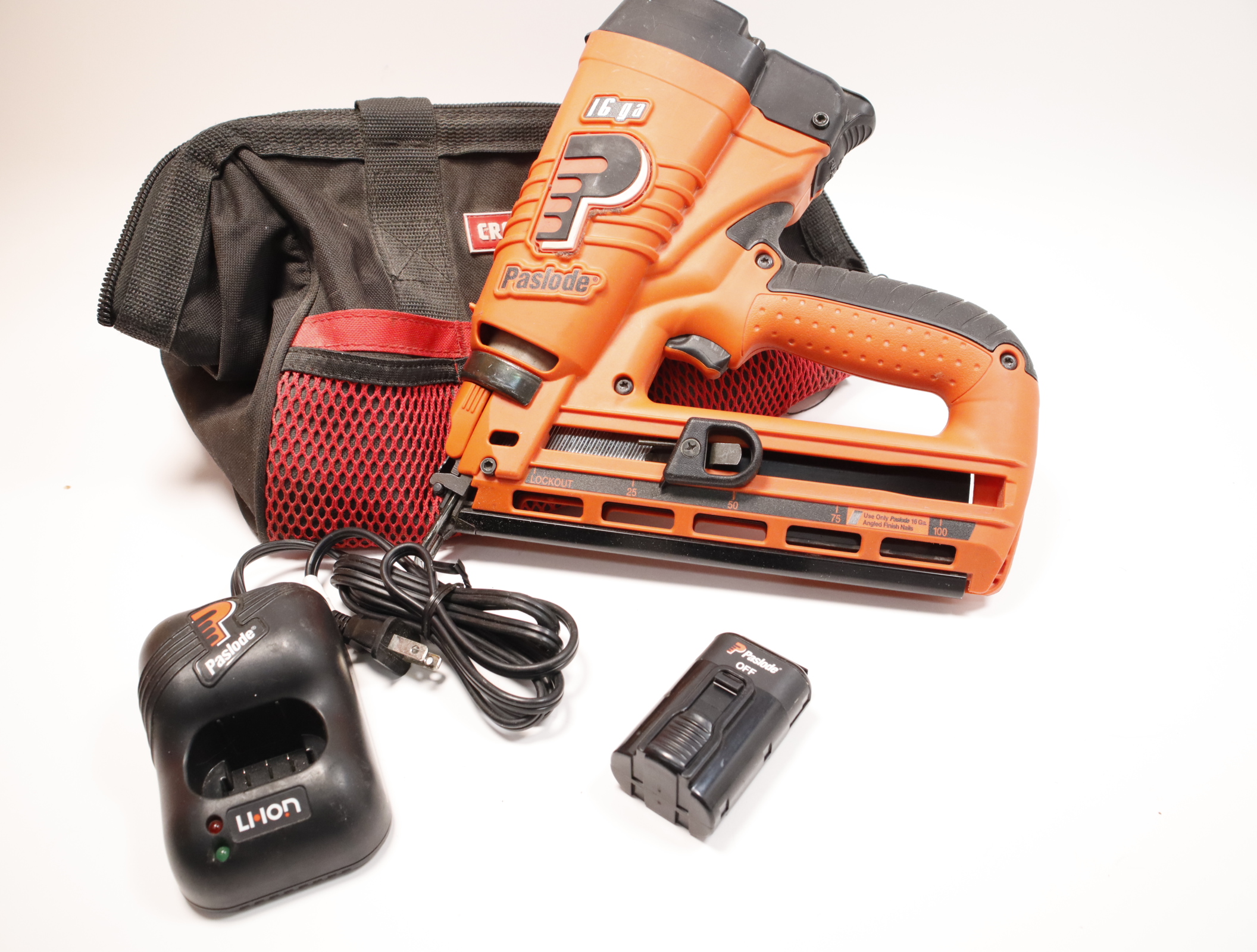 Paslode IM250A-Li 16GA 7.4V Cordless Finish Nailer Kit