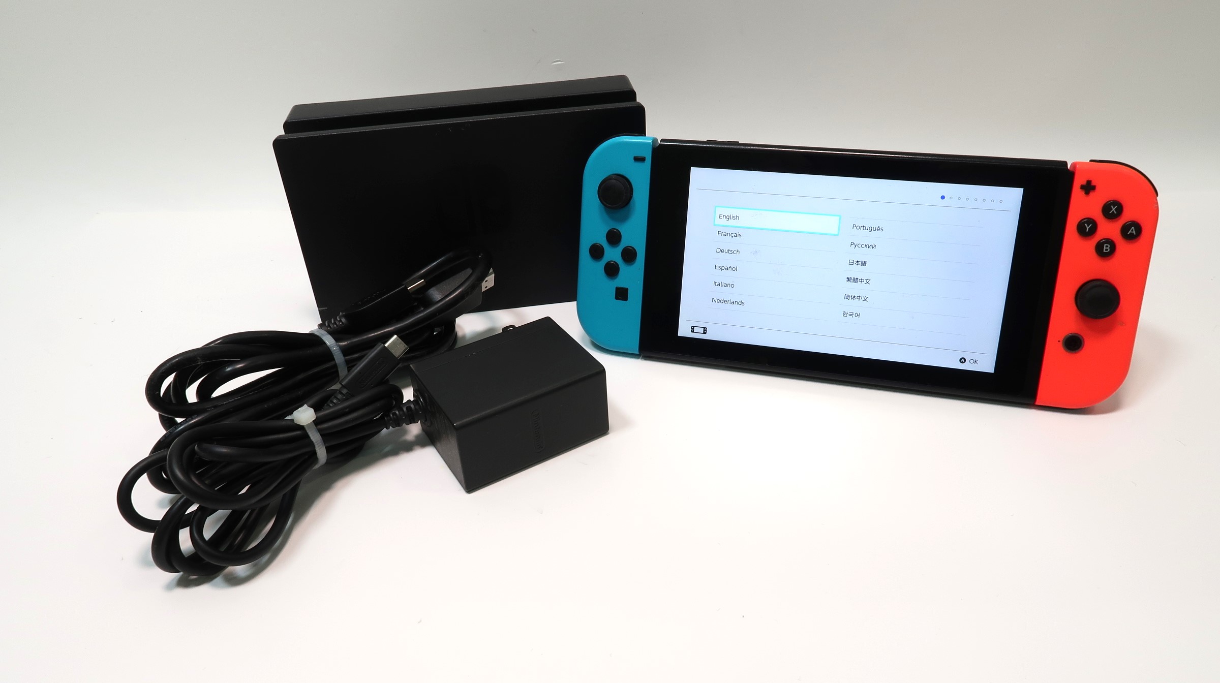 Nintendo Switch HAC-001 32GB Video Game System Switch (8693)