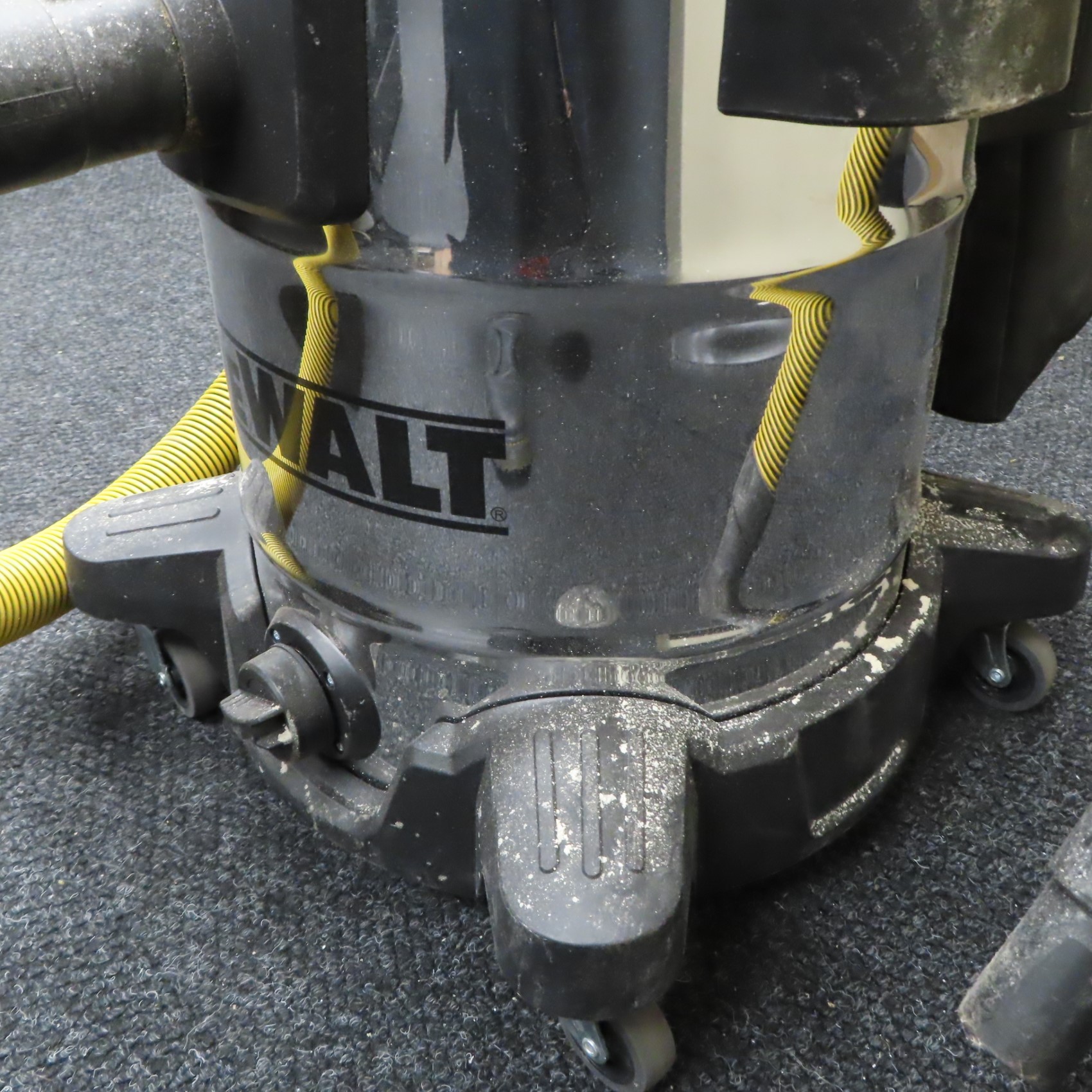 DeWalt DXV10SA 10 Gallon 5.0 HP 120V Corded Wet/Dry Vacuum (Local Pick