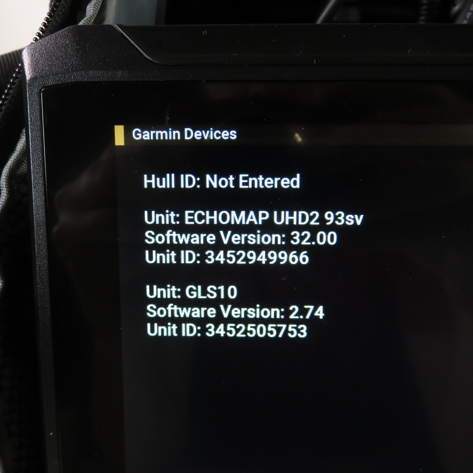Garmin ECHOMAP UHD2 93sv GLS 10 LiveScope 9-Inch Display Fish Finder
