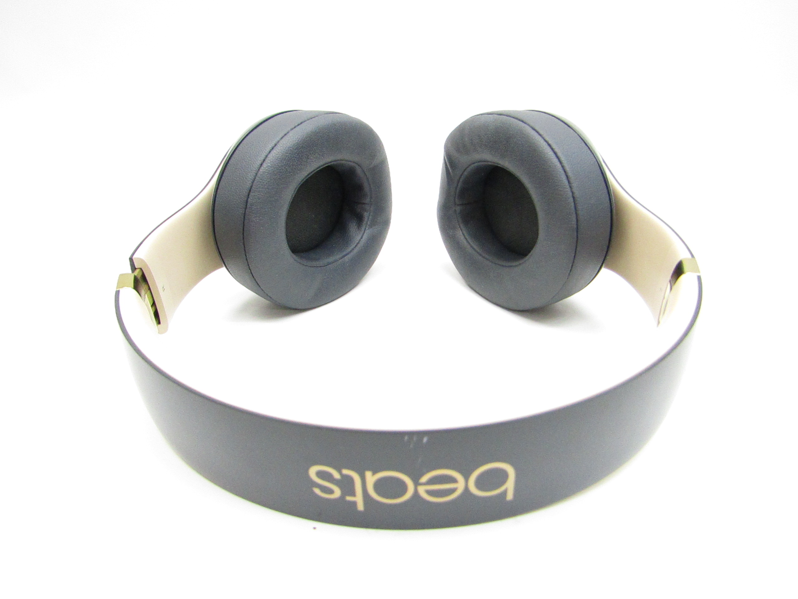 Beats Studio3 Wireless Noise Cancelling Earphones with Apple