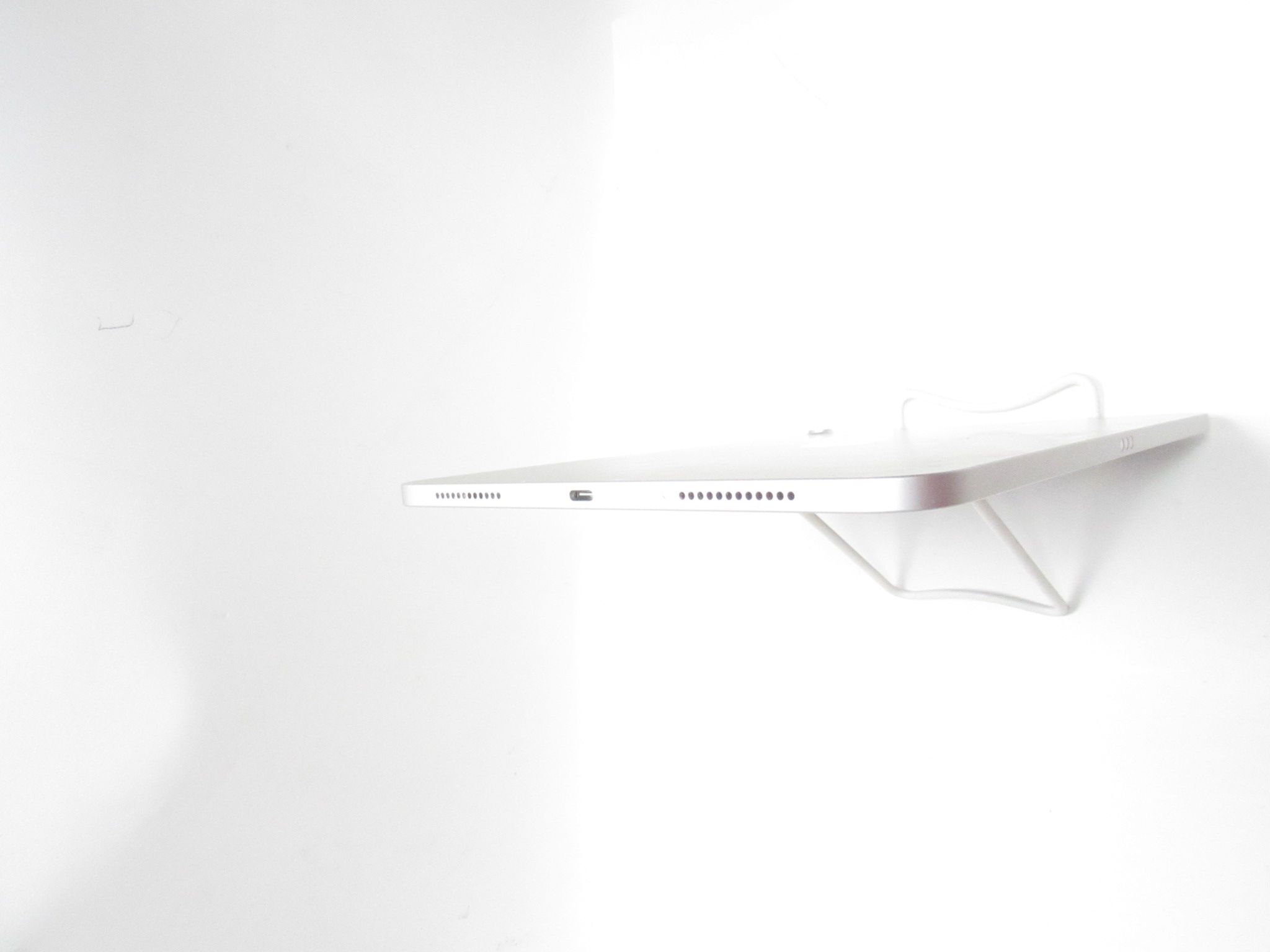 Apple iPad 10th Generation MPQ03LL/A A2696 64GB Wi-Fi Silver 10.9