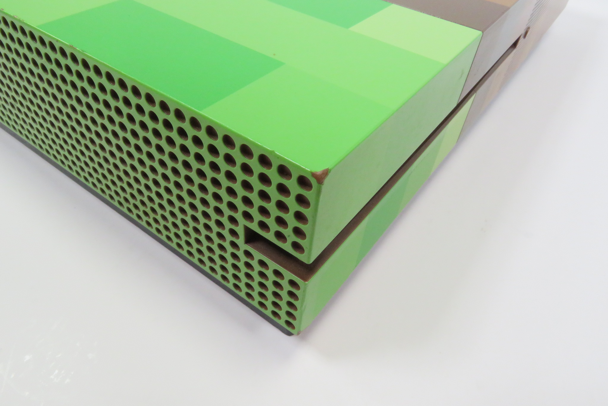 Microsoft Xbox One S 1681 Minecraft Edition 1TB Video Game Microsoft Xbox One S 1681 Minecraft Edition 1TB Video Game