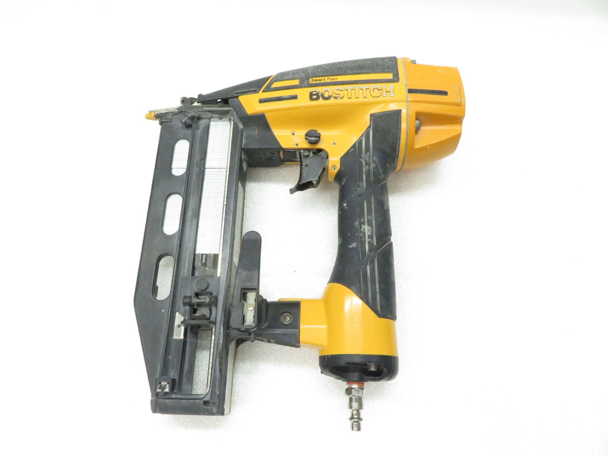 Bostitch Smart Point 2.5-in 16-Gauge Finish Pneumatic Nailer