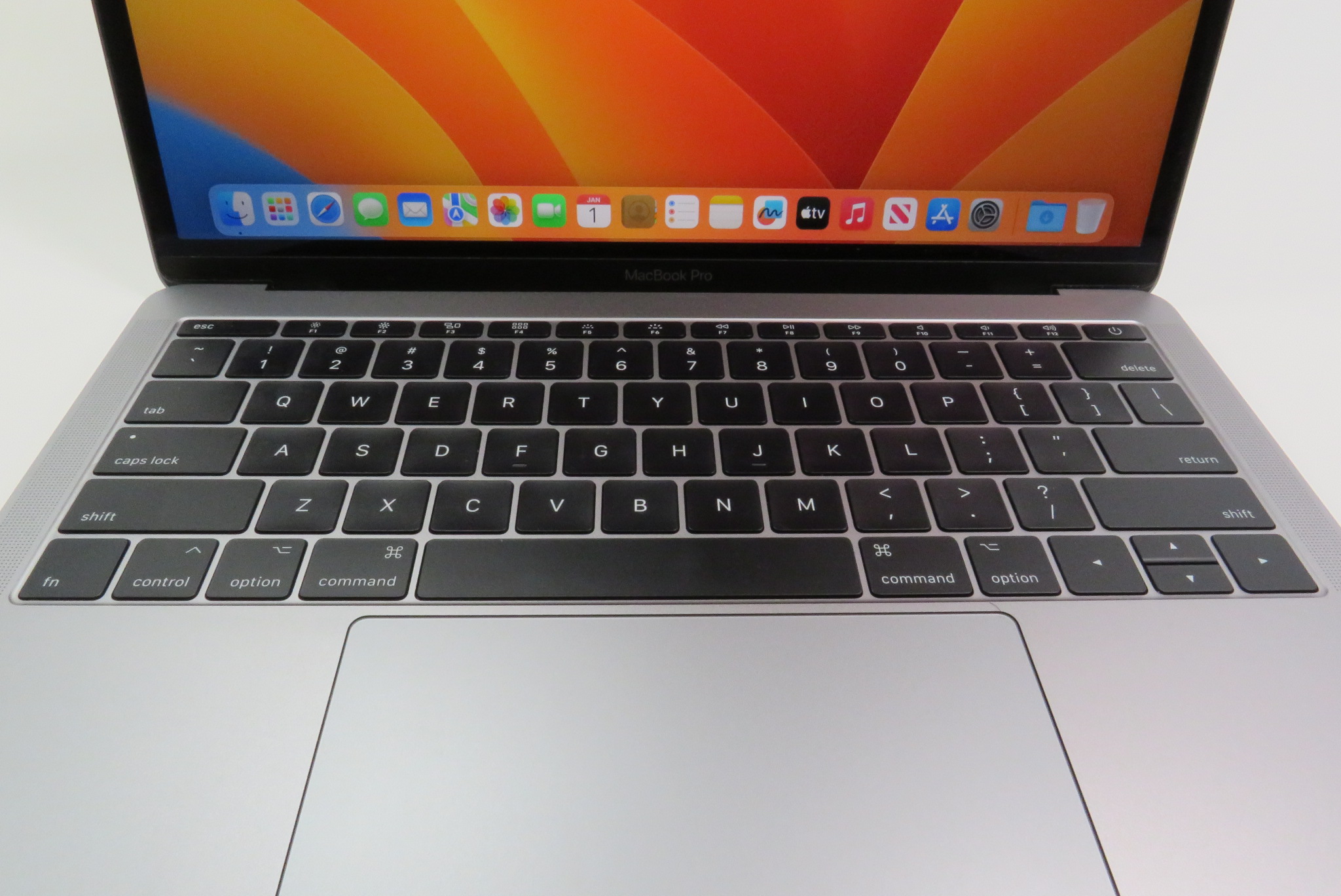 Apple MacBook Pro (2017) MPXQ2LL/A Core i5-7360U 2.3GHz 8GB RAM