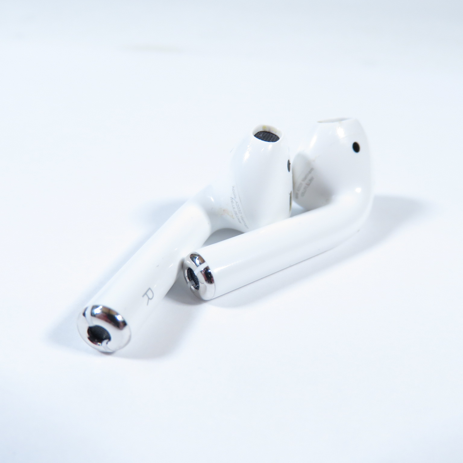 Apple AirPods 2 MV7N2AM/A Portable Bluetooth White Body Earbuds