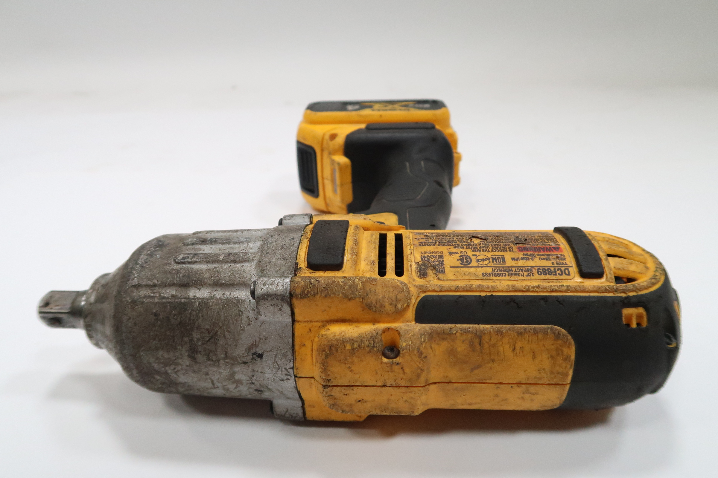 DeWalt DCF889 20V MAX Cordless 1/2 in. High Torque Impact Wrench 9139