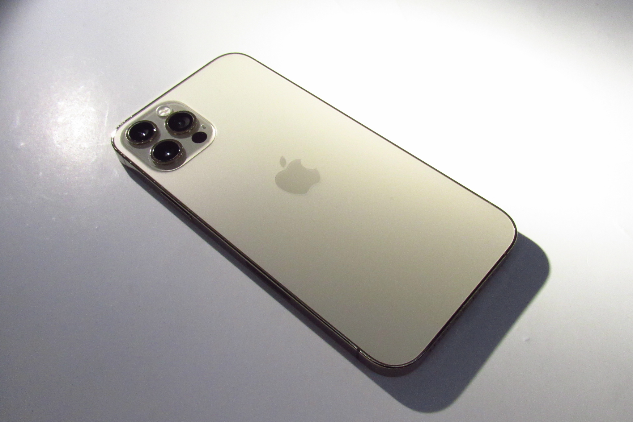 Apple iPhone 12 Pro (A14 Bionic) MGKJ3LL/A 128GB 6.1