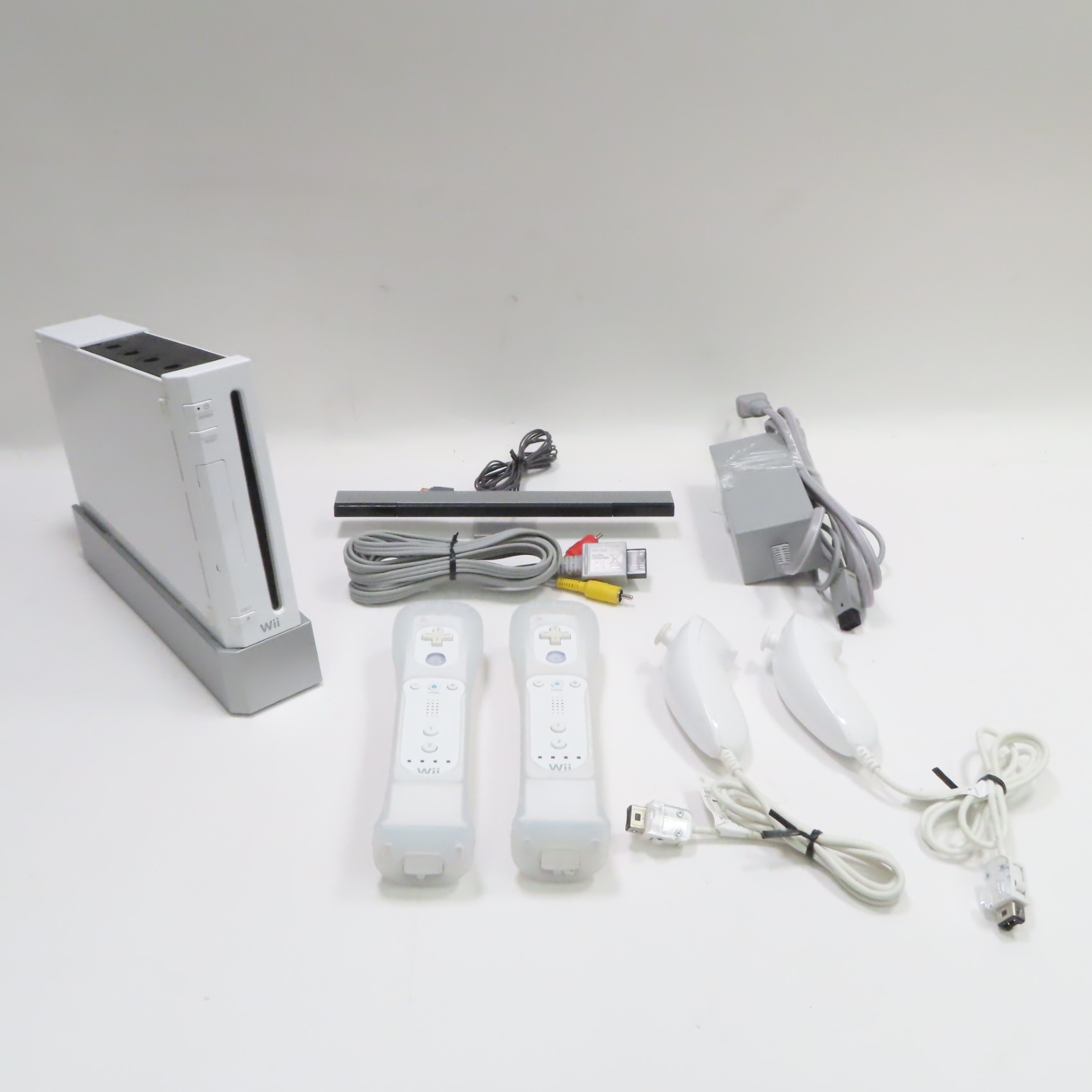 Nintendo Wii deals Console with stand (white)