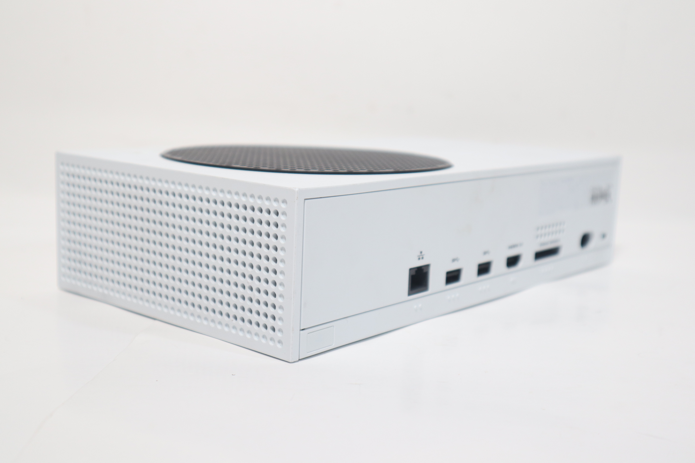 xboxの写真です E3 2016: 14 Xbox One S Pictures - GameSpot