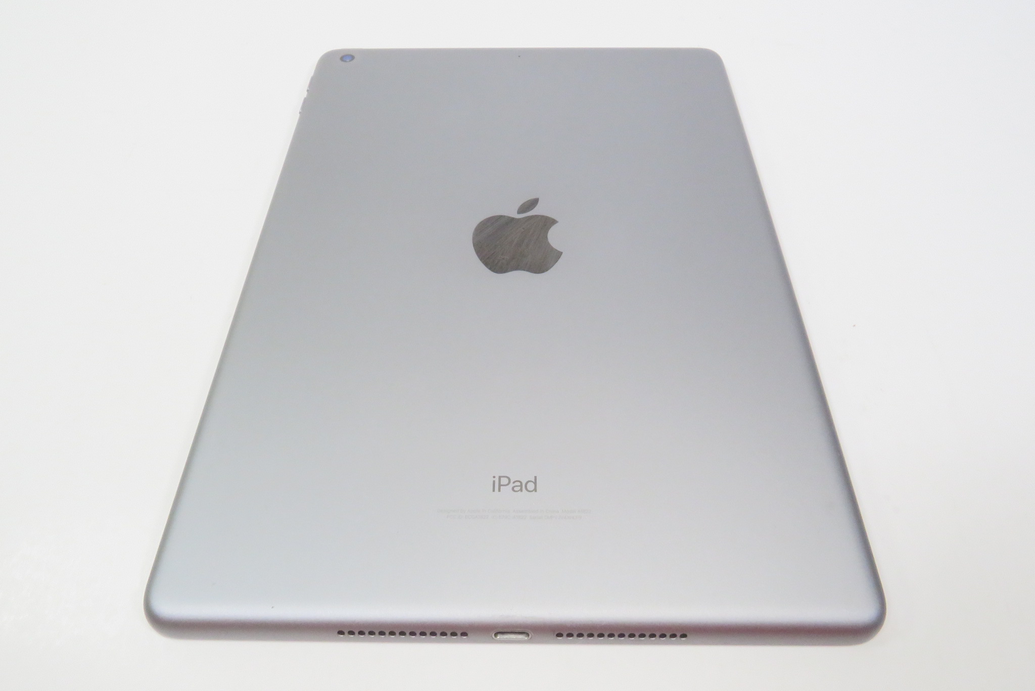 Apple iPad 5th Gen A1822 MP2F2LL/A WiFi 32GB 9.7