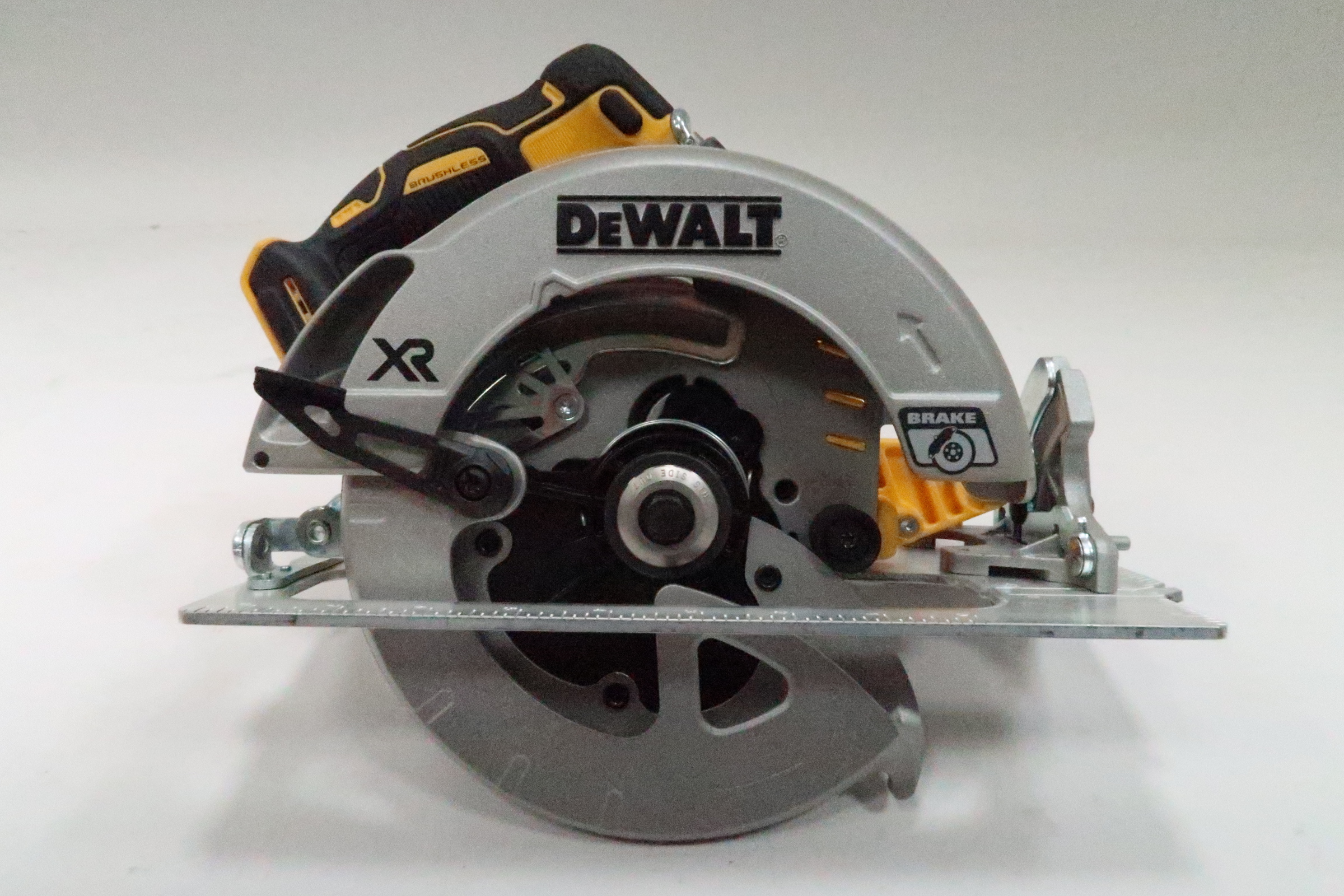 DeWalt DCS574 20V MAX XR Cordless Brushless 7 1 4 in. Circular Saw