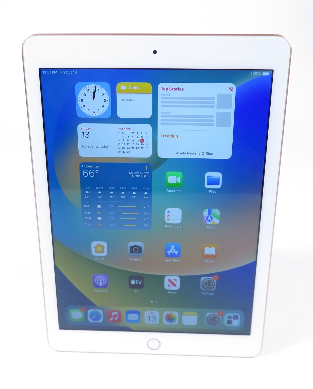 Apple iPad 6th Gen MRJN2LL/A WiFi-Only 32GB Storage 9.7-inch