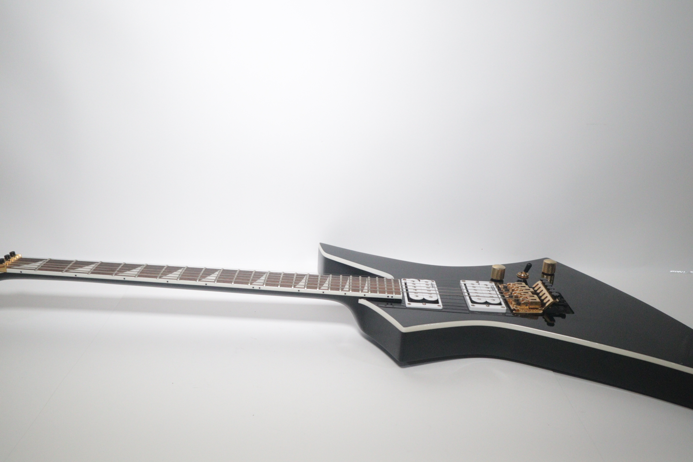 Jackson X Series Kelly KEX ICJ 2054146 Black & White 6-String