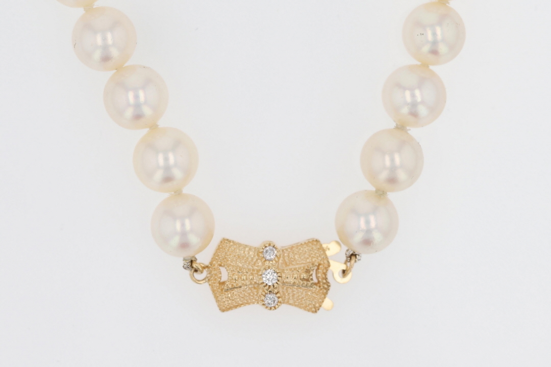 All wrapped up in deals pearls short necklace